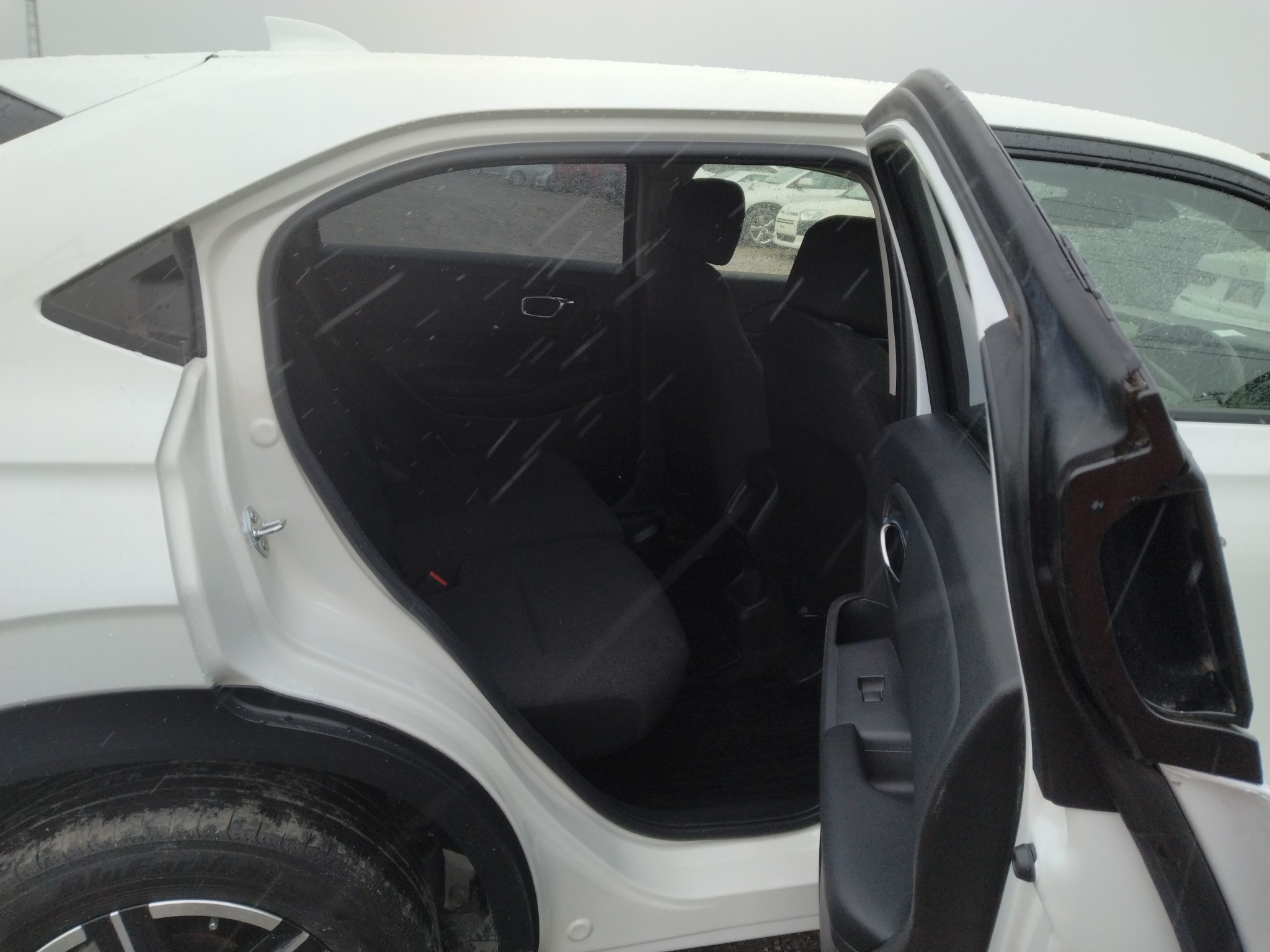 car-img