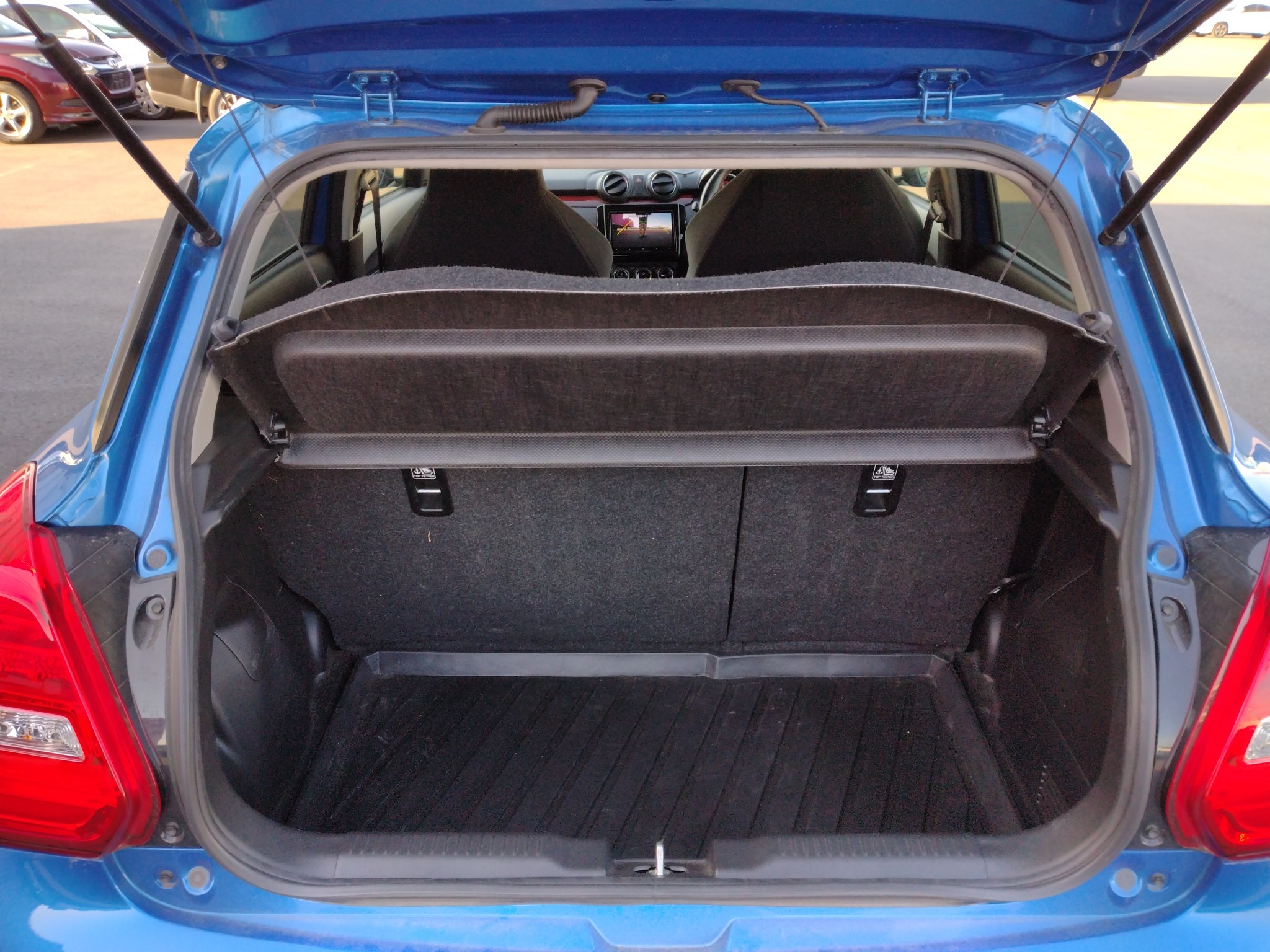 car-img