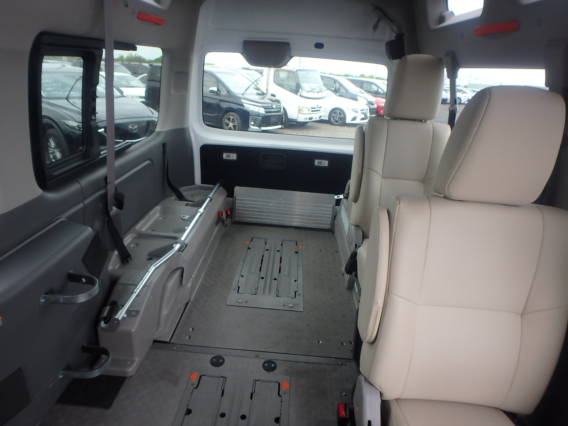 car-img