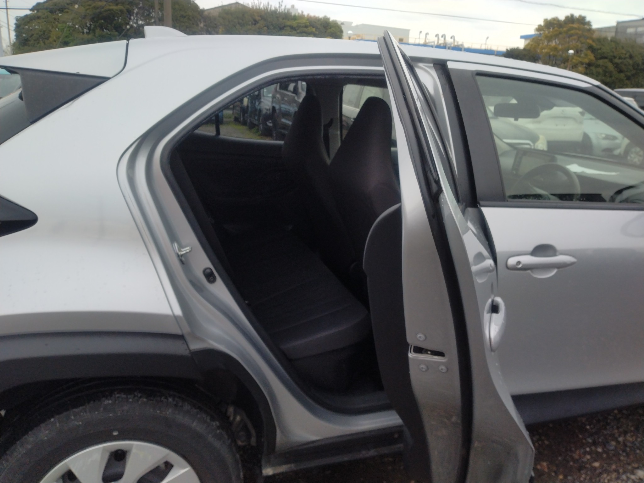car-img