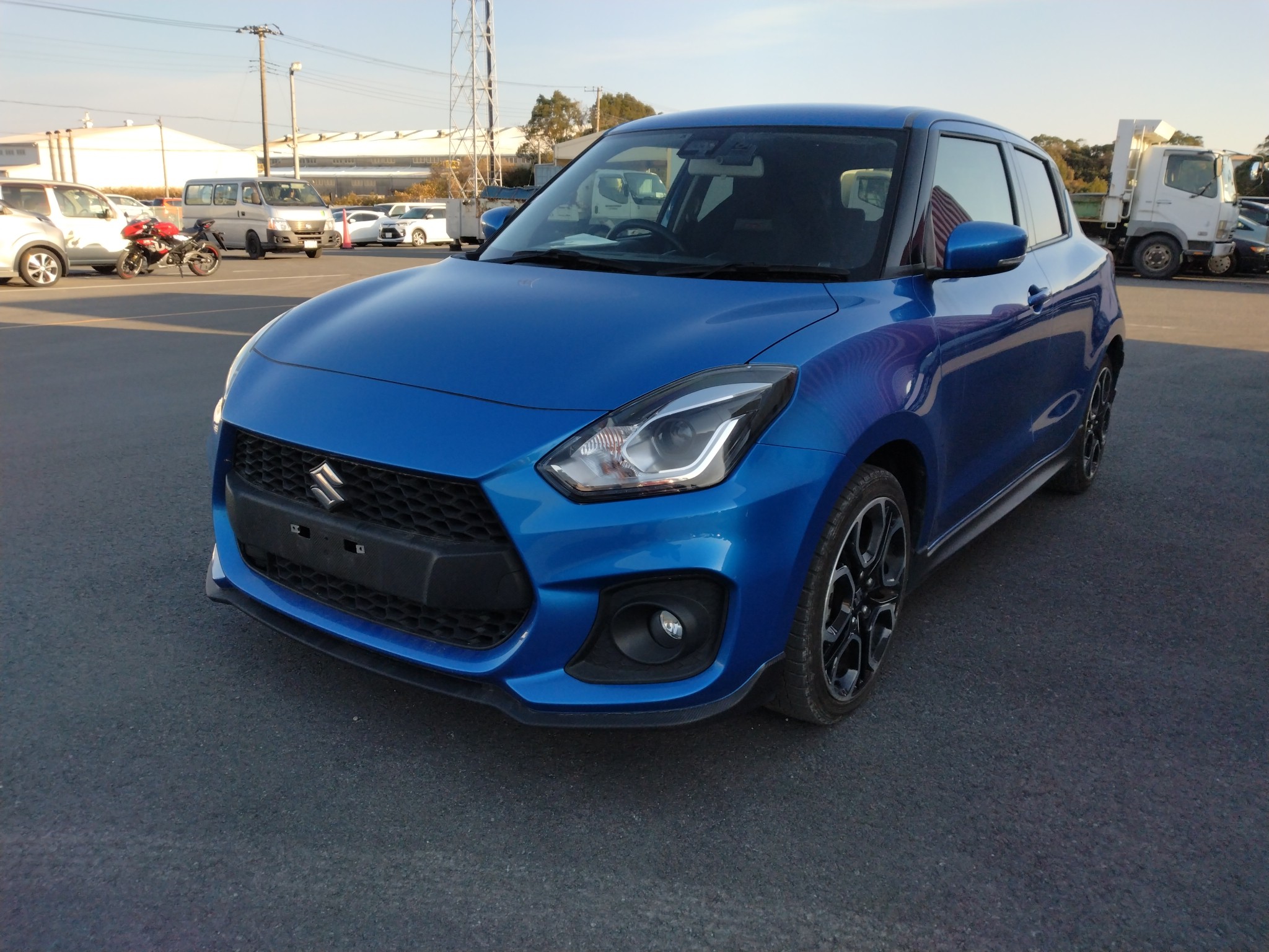 car-img