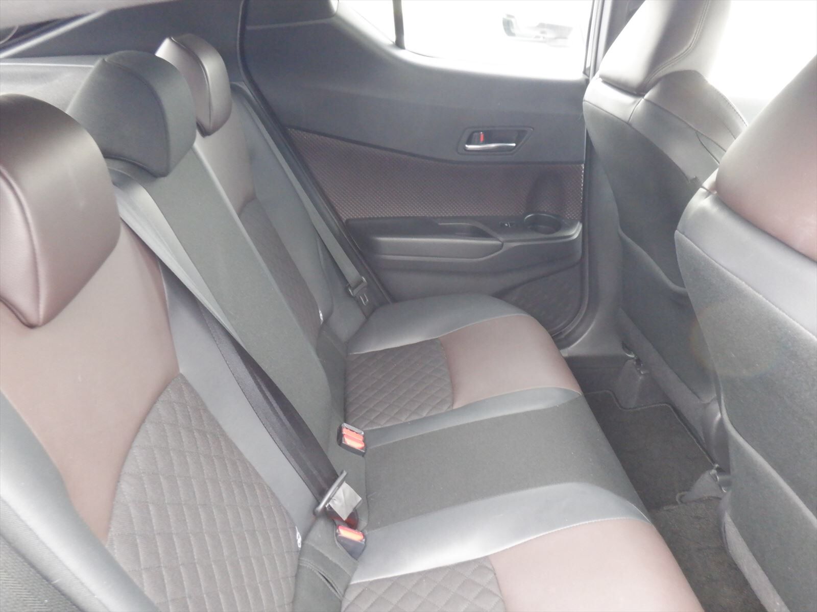 car-img
