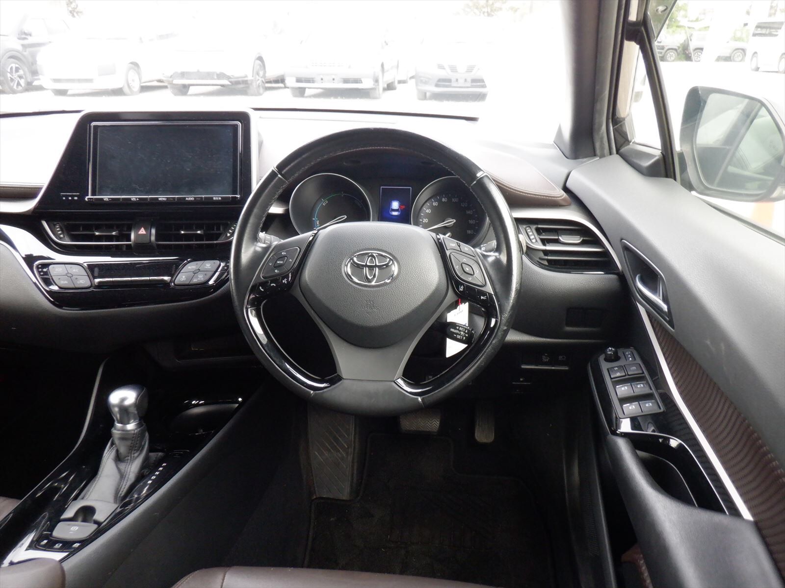 car-img