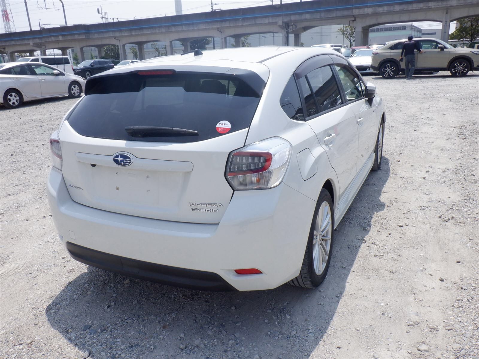 car-img