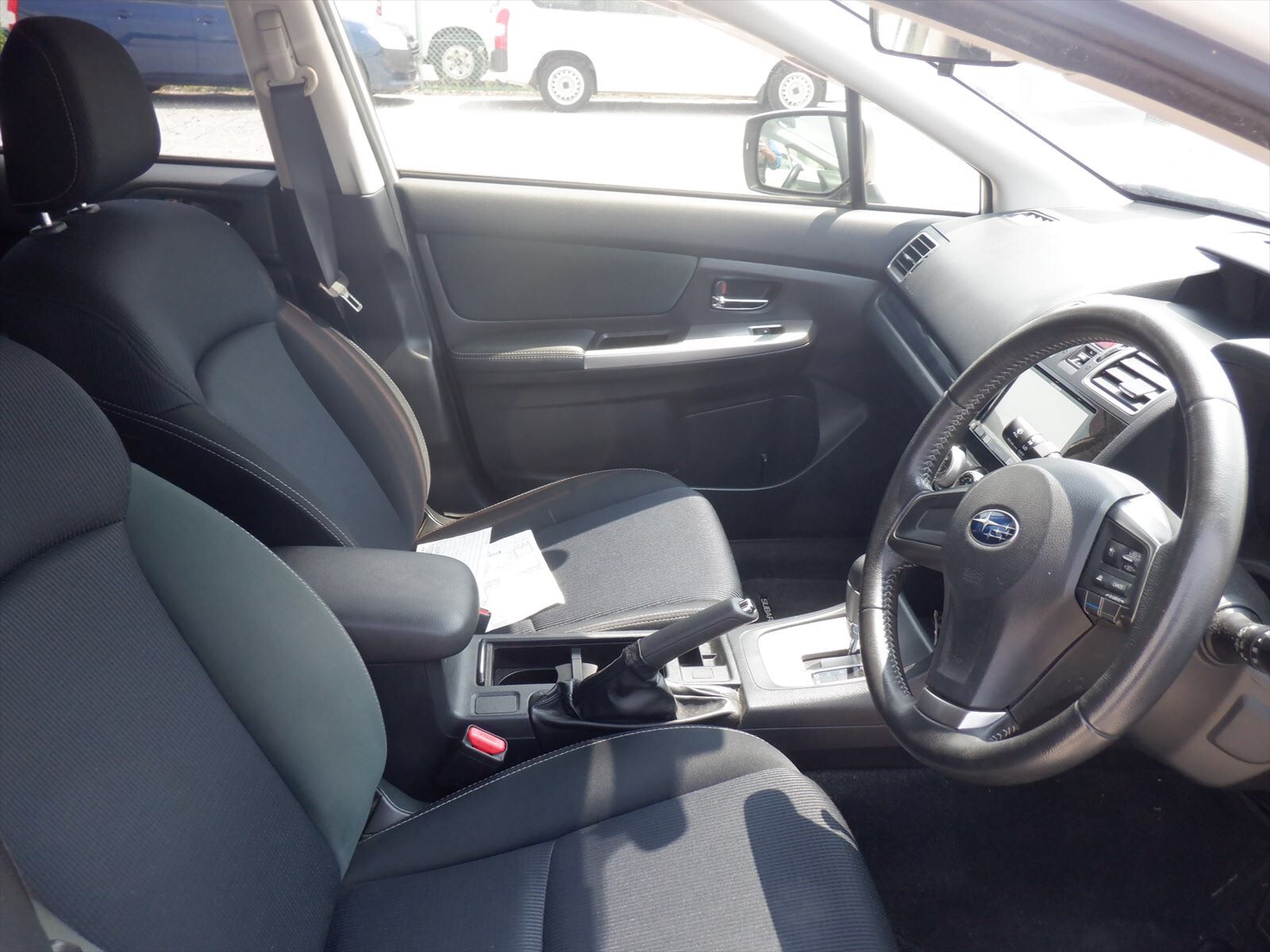car-img