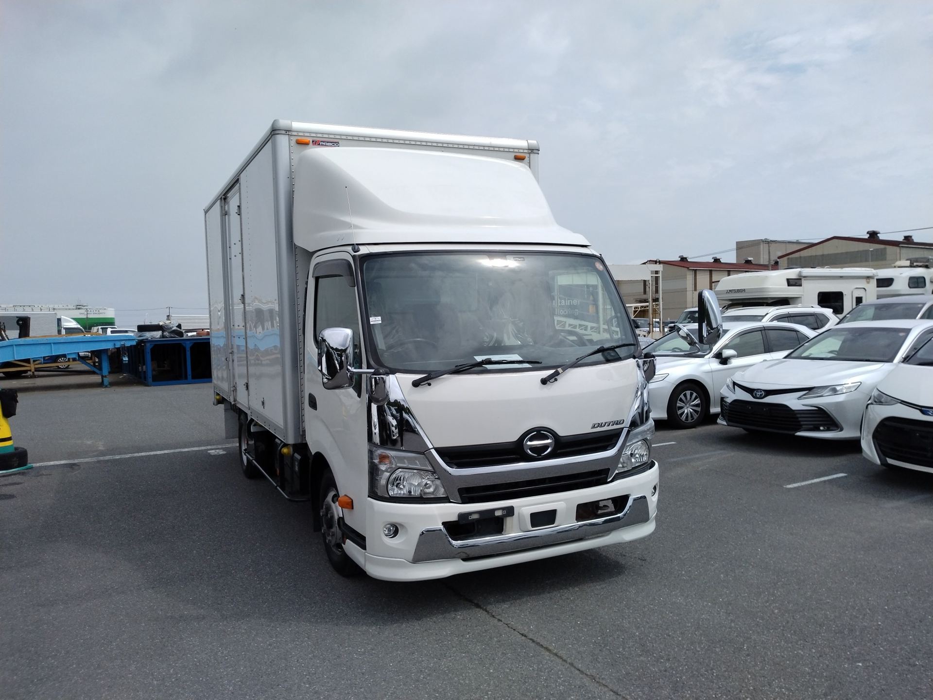 2020 Hino Dutro, 2WD Truck — YRT Stock