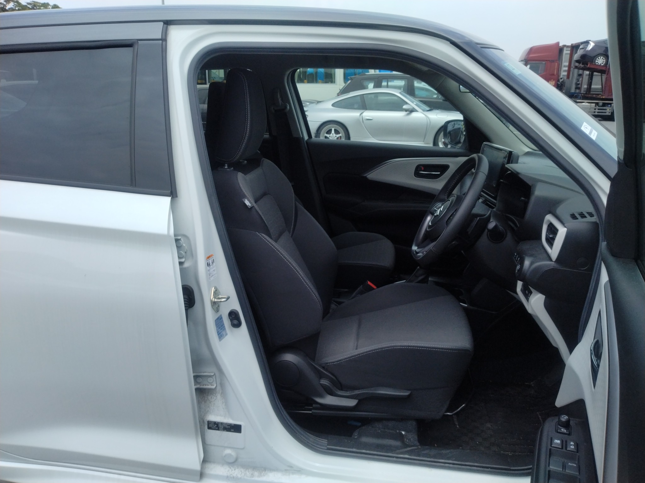 car-img