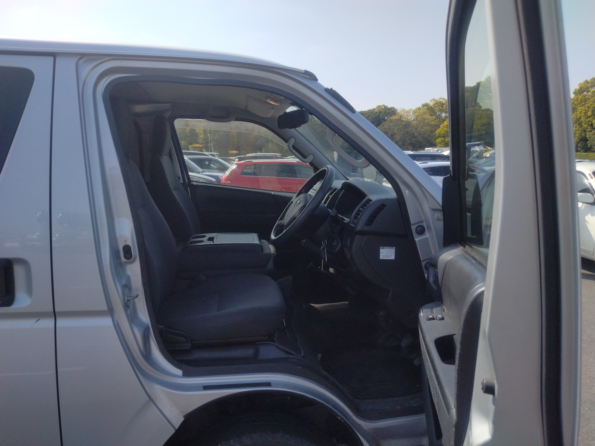 car-img