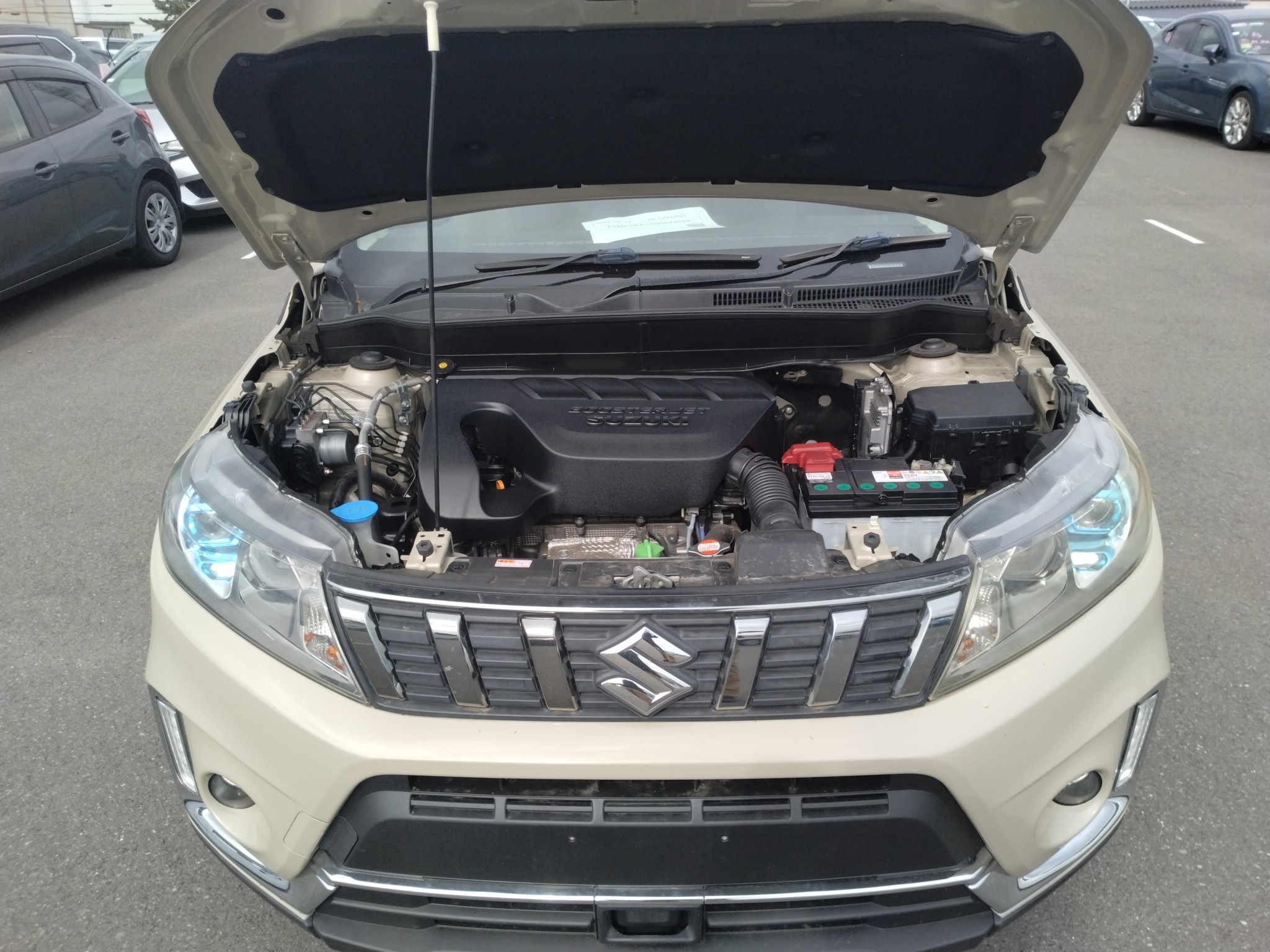 car-img