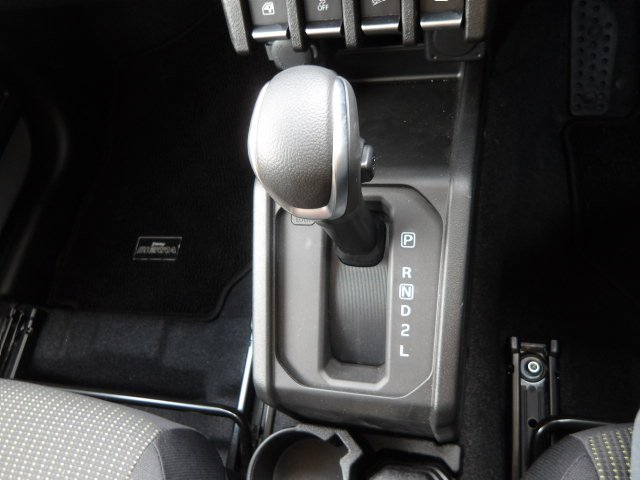 car-img