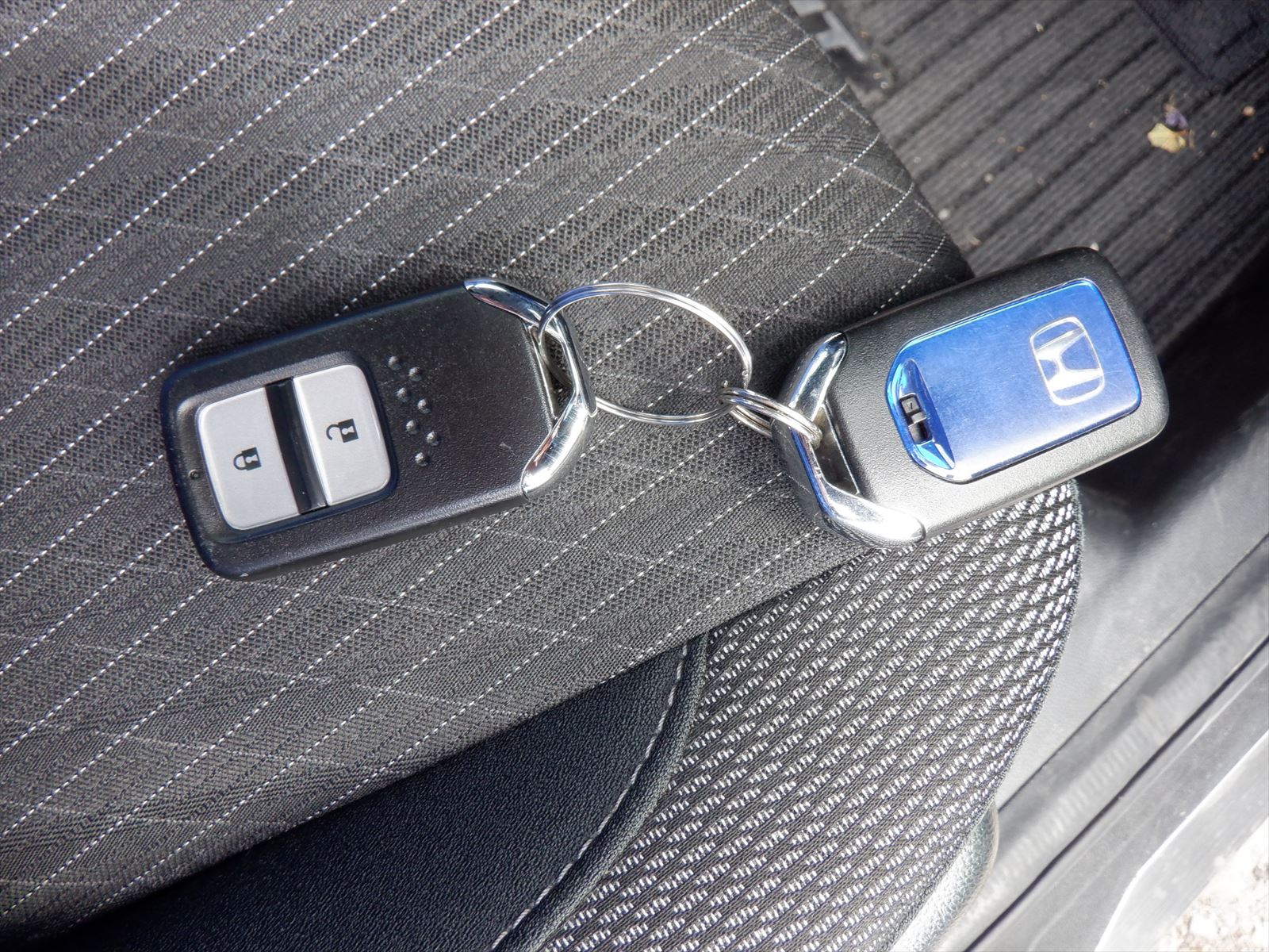 car-img