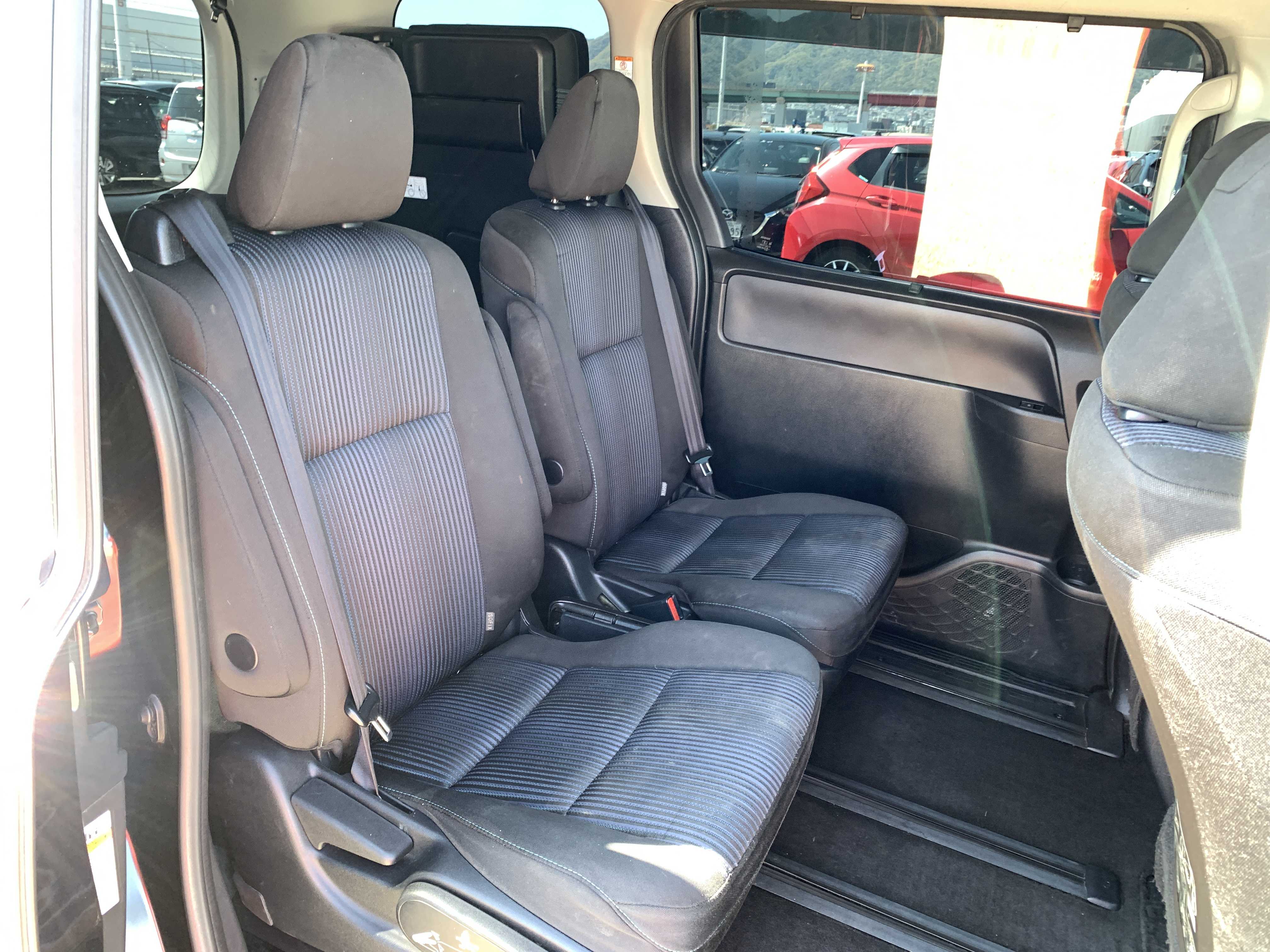 car-img