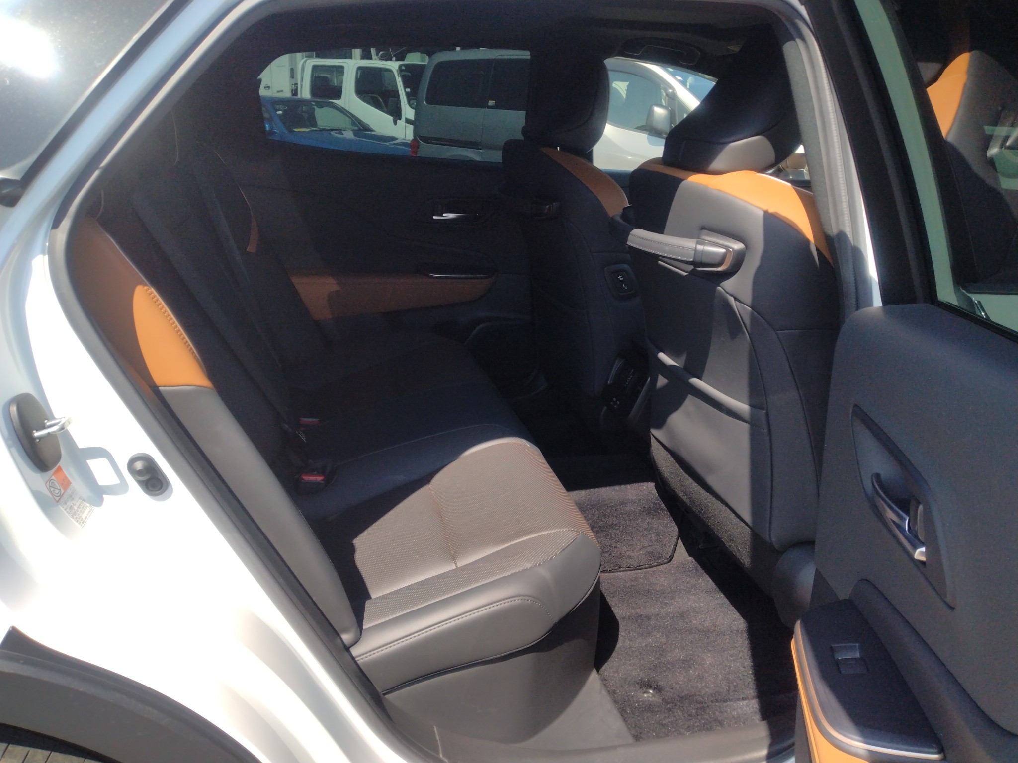 car-img