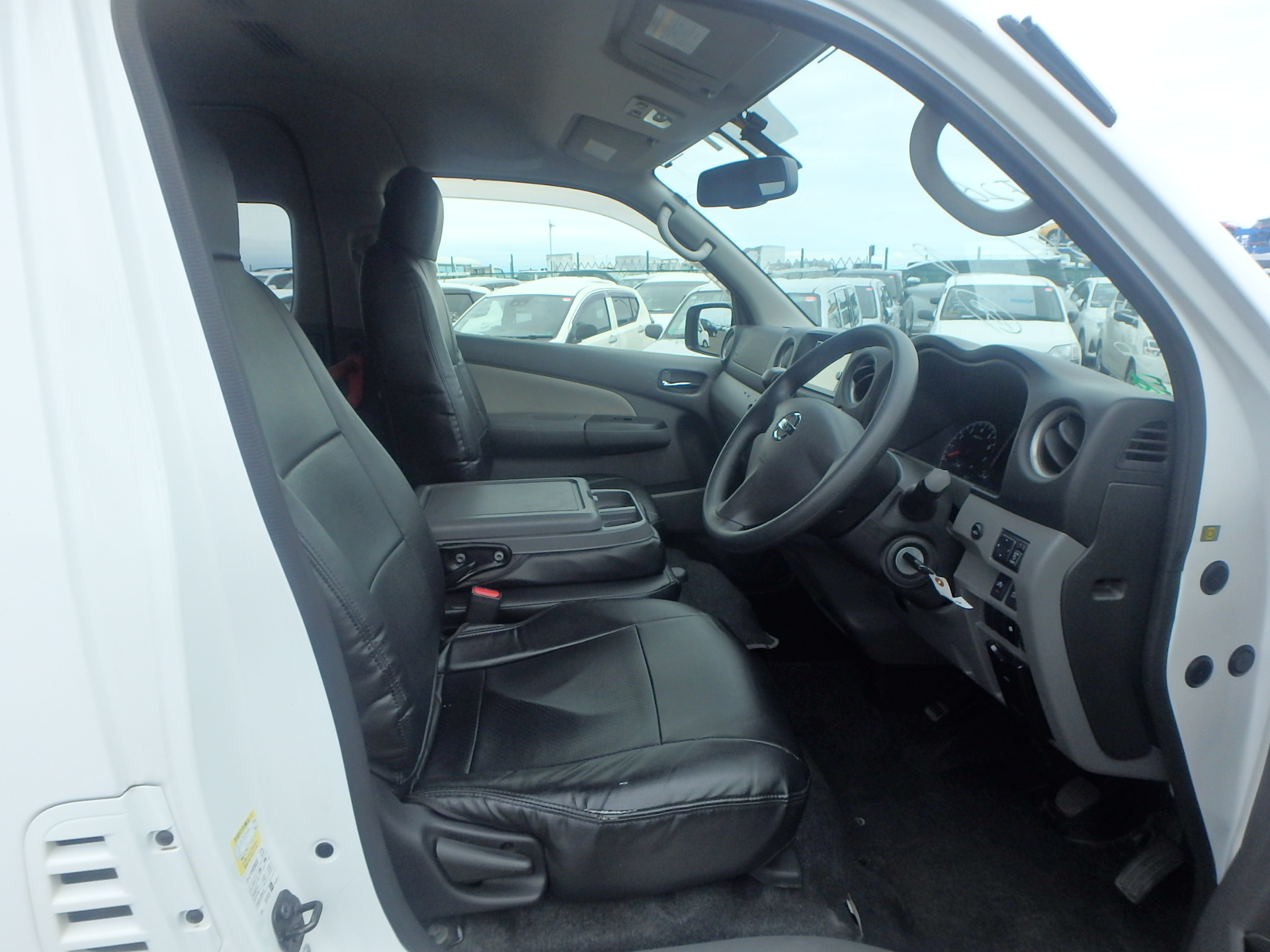 car-img