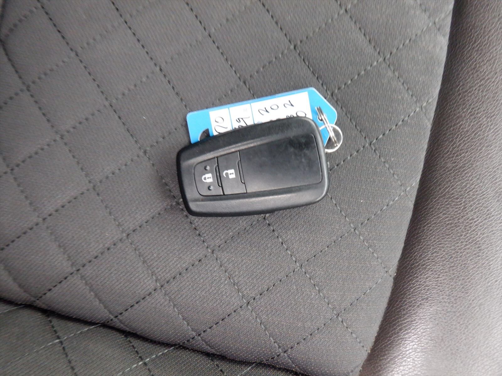 car-img