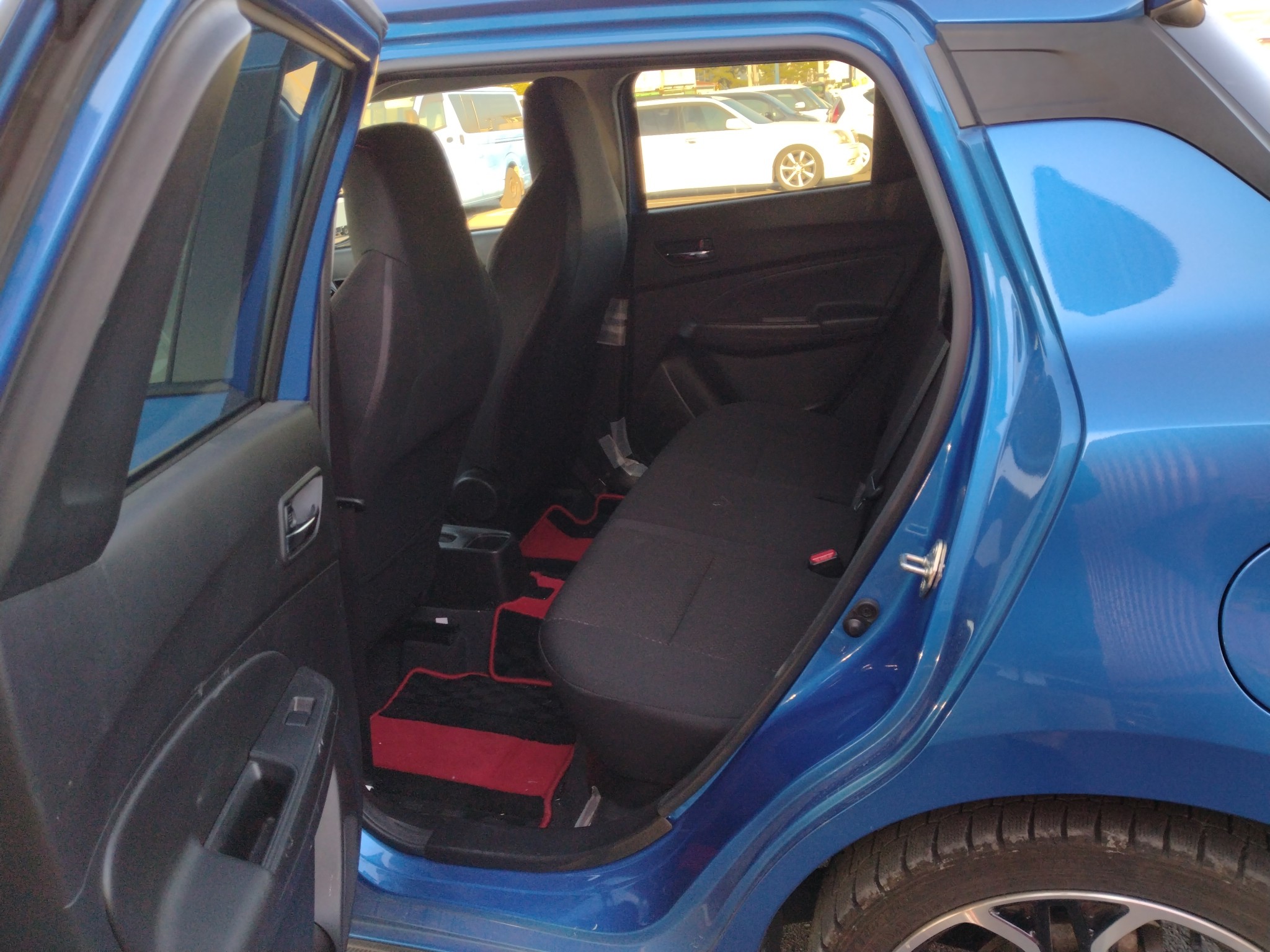 car-img