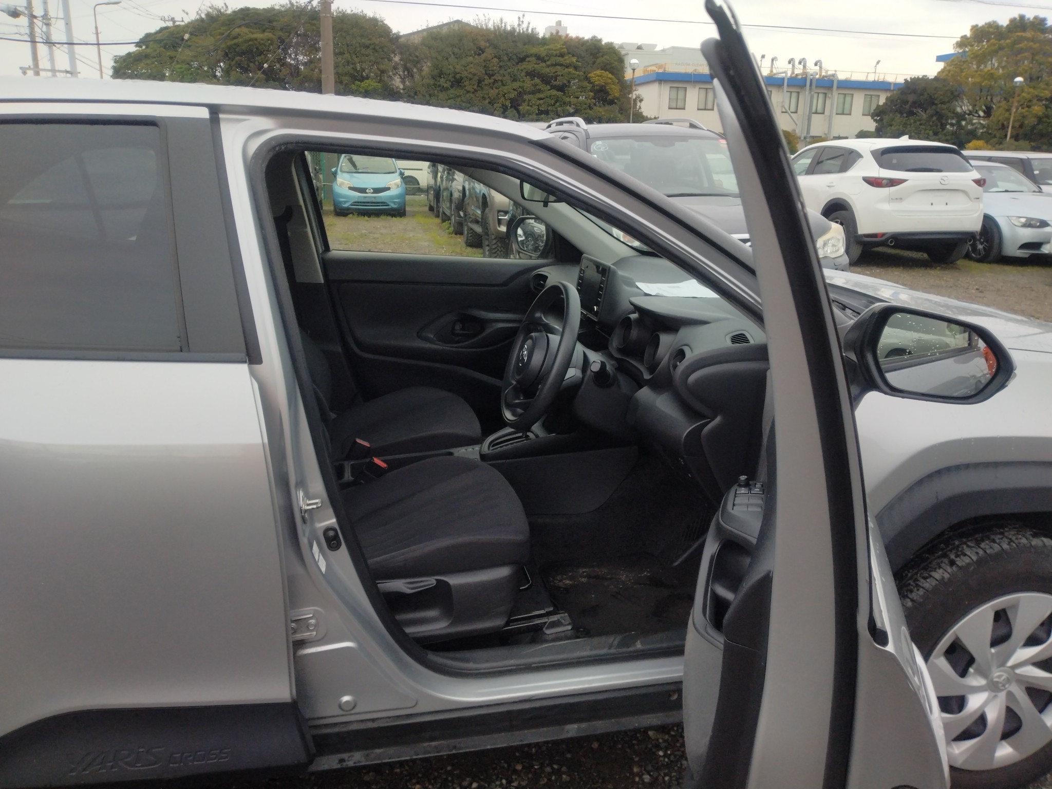 car-img