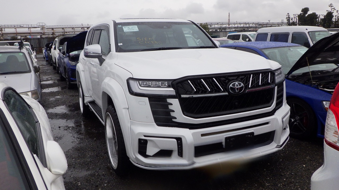 Toyota Land Cruiser 300 2024