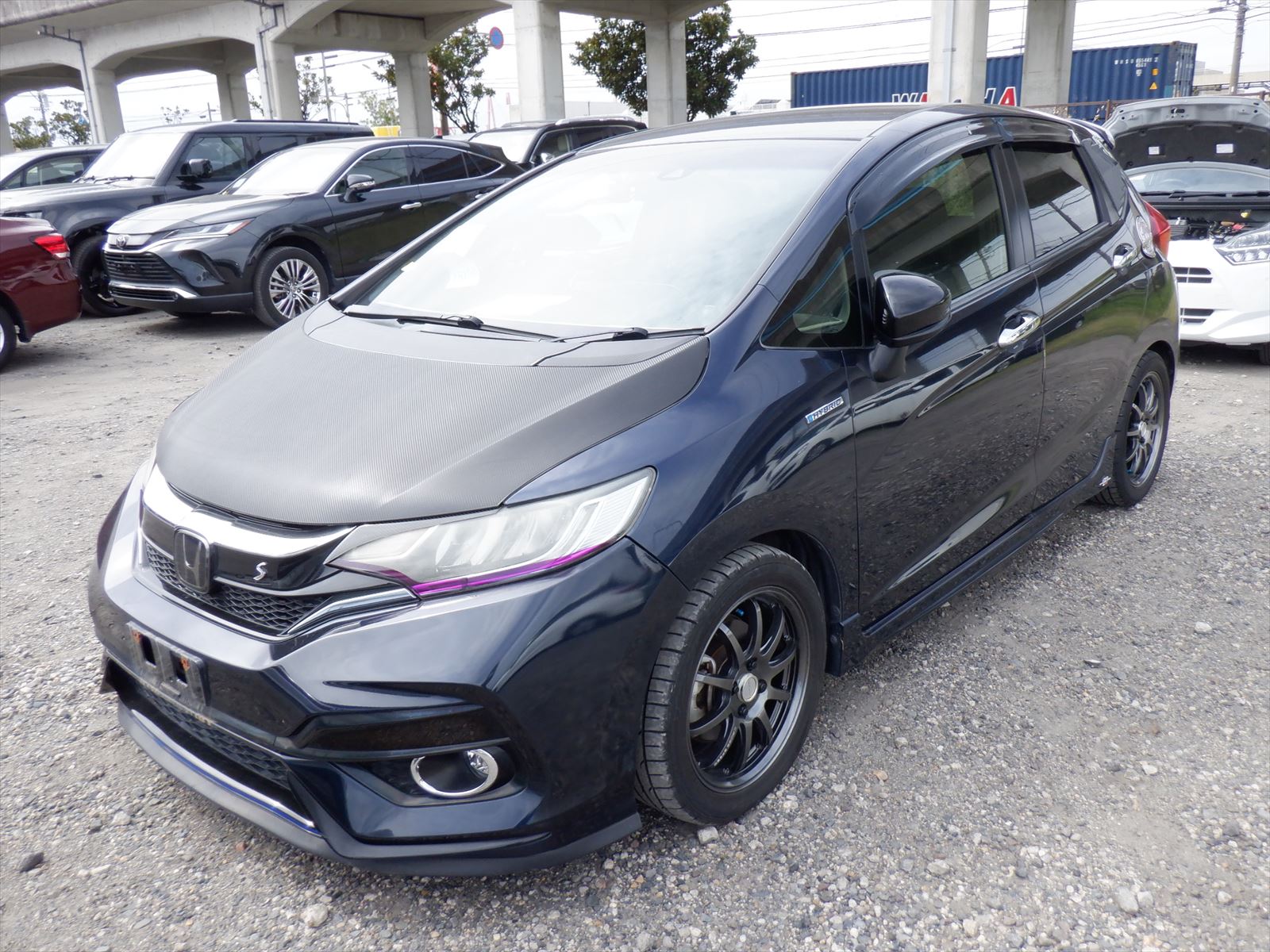 car-img