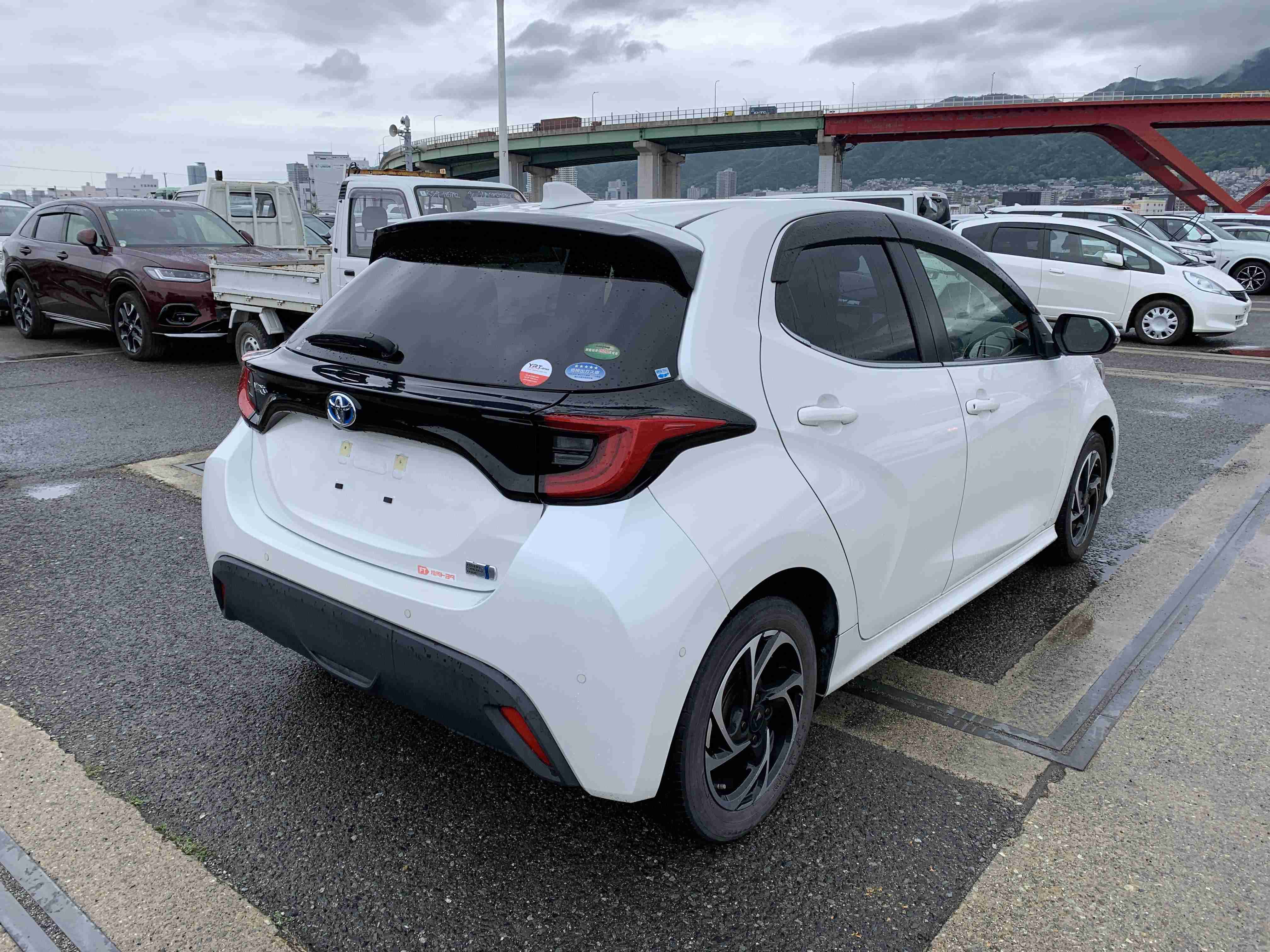 car-img