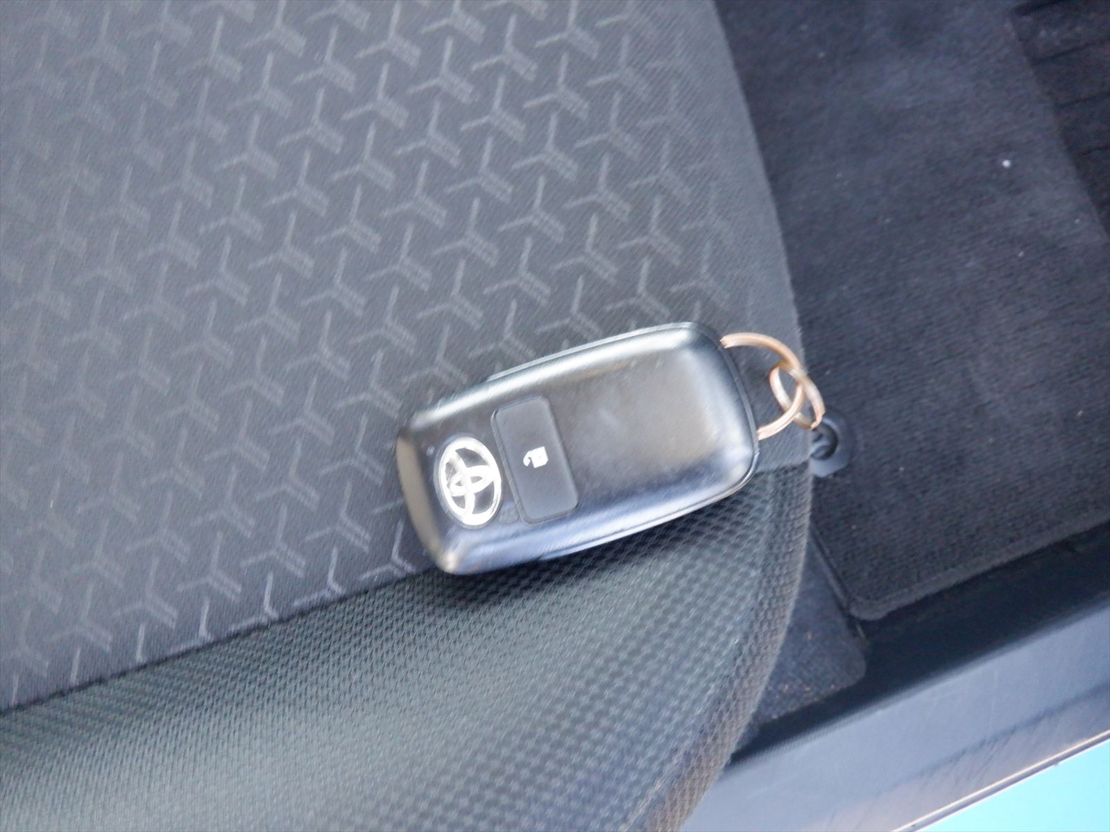 car-img