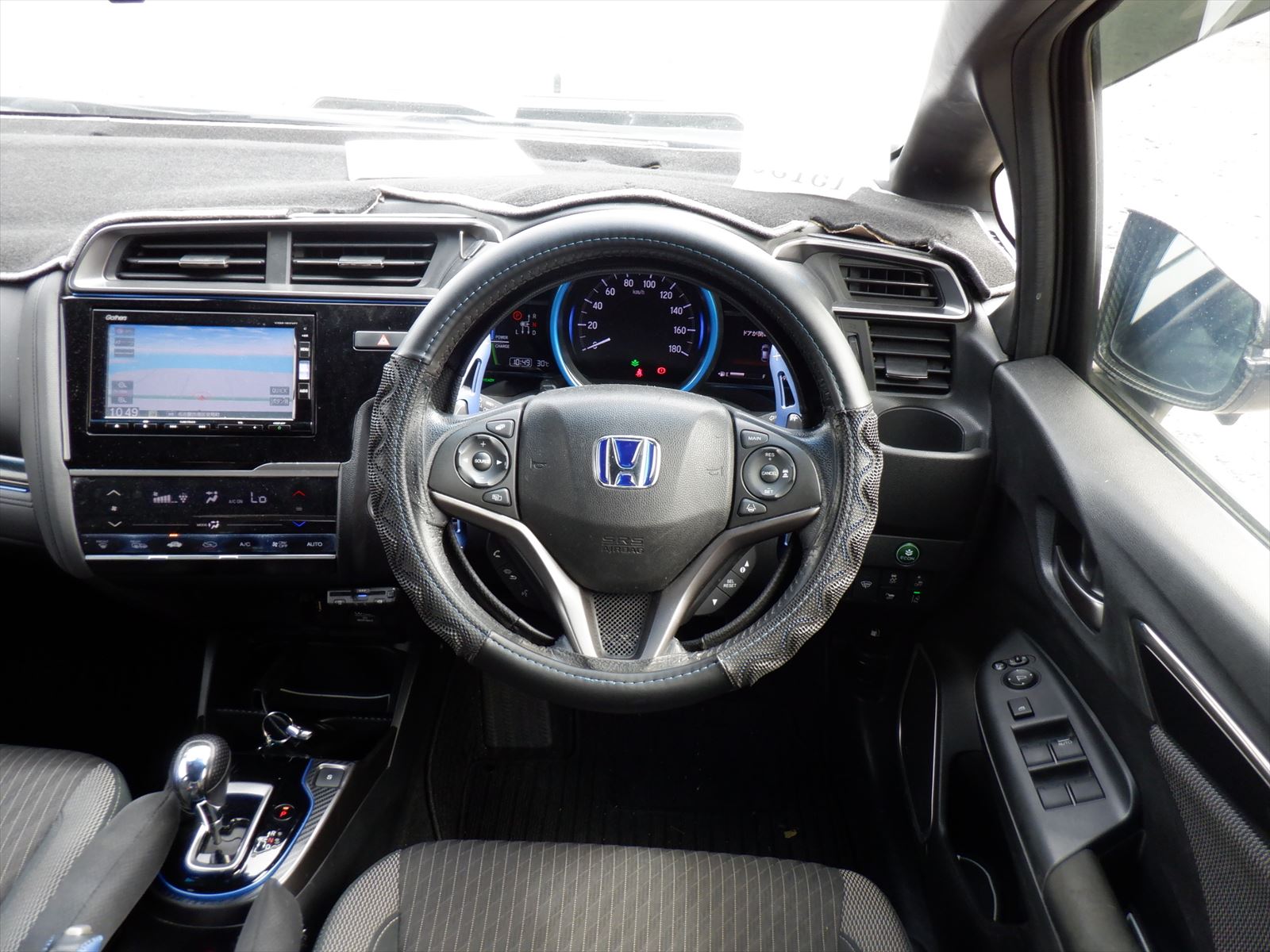 car-img