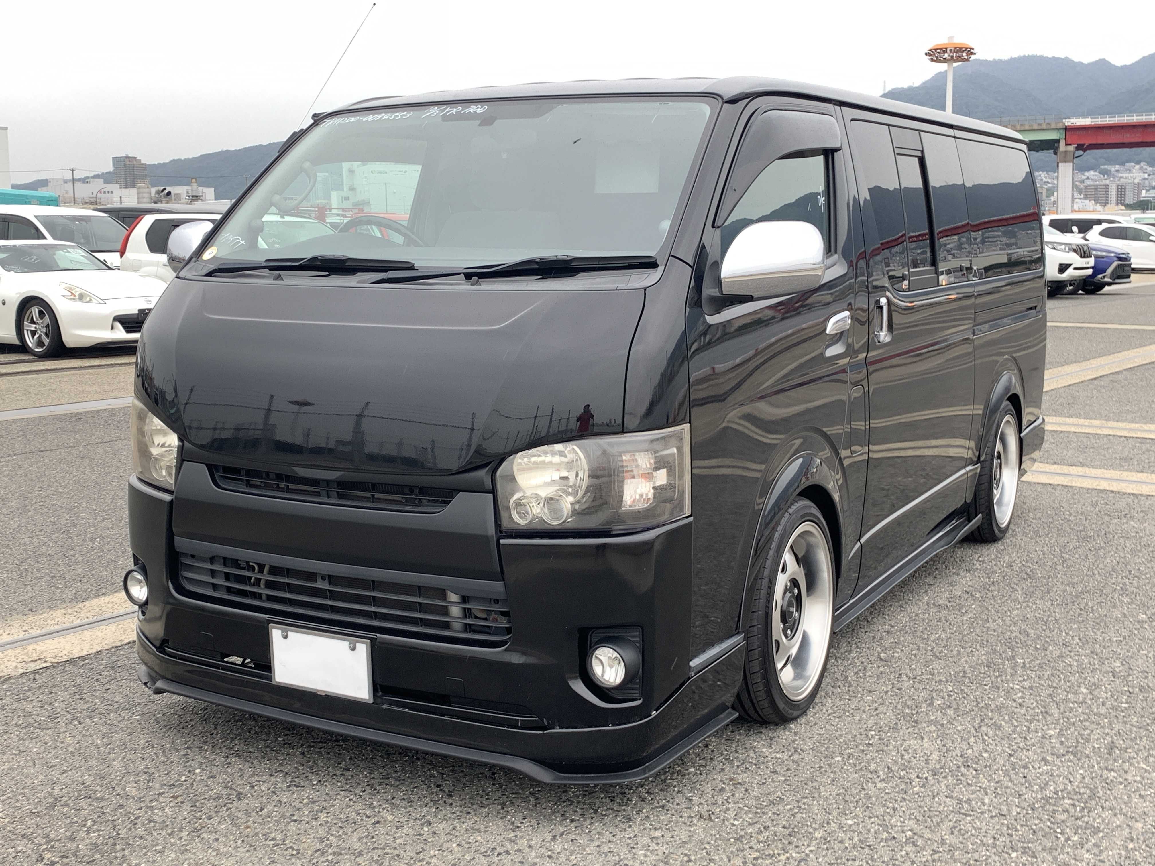 car-img