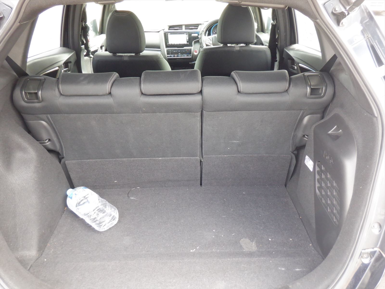 car-img