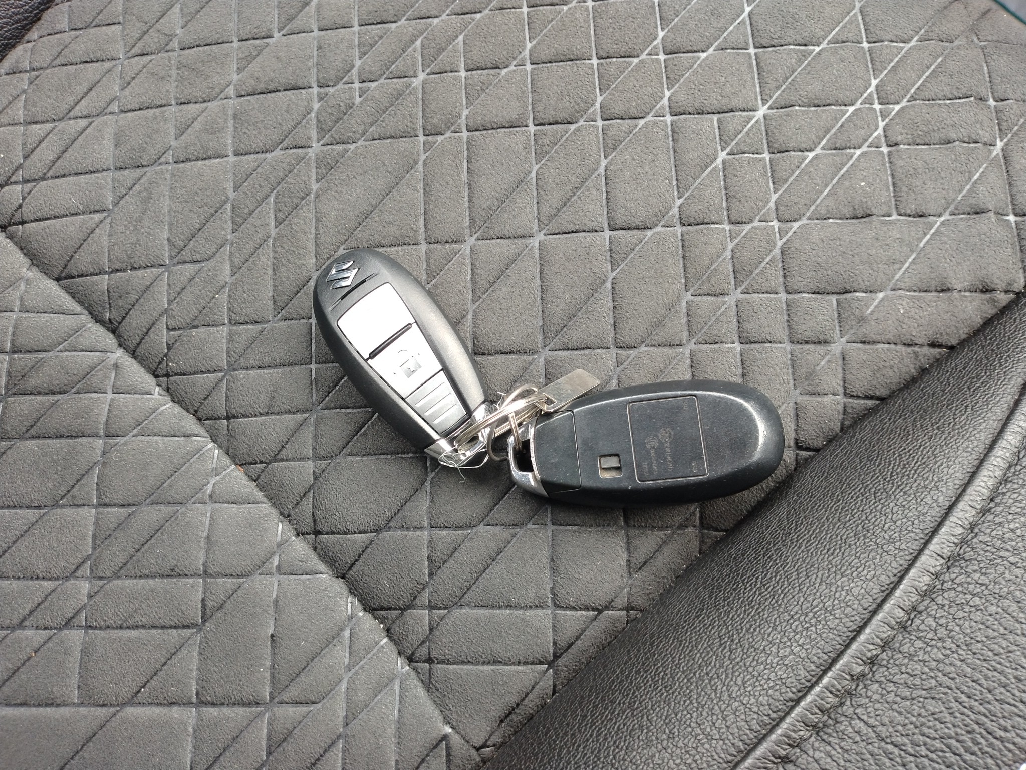 car-img