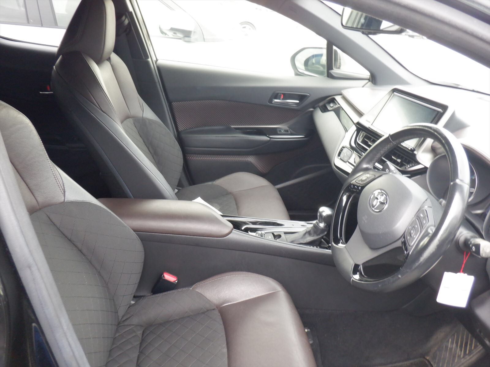 car-img