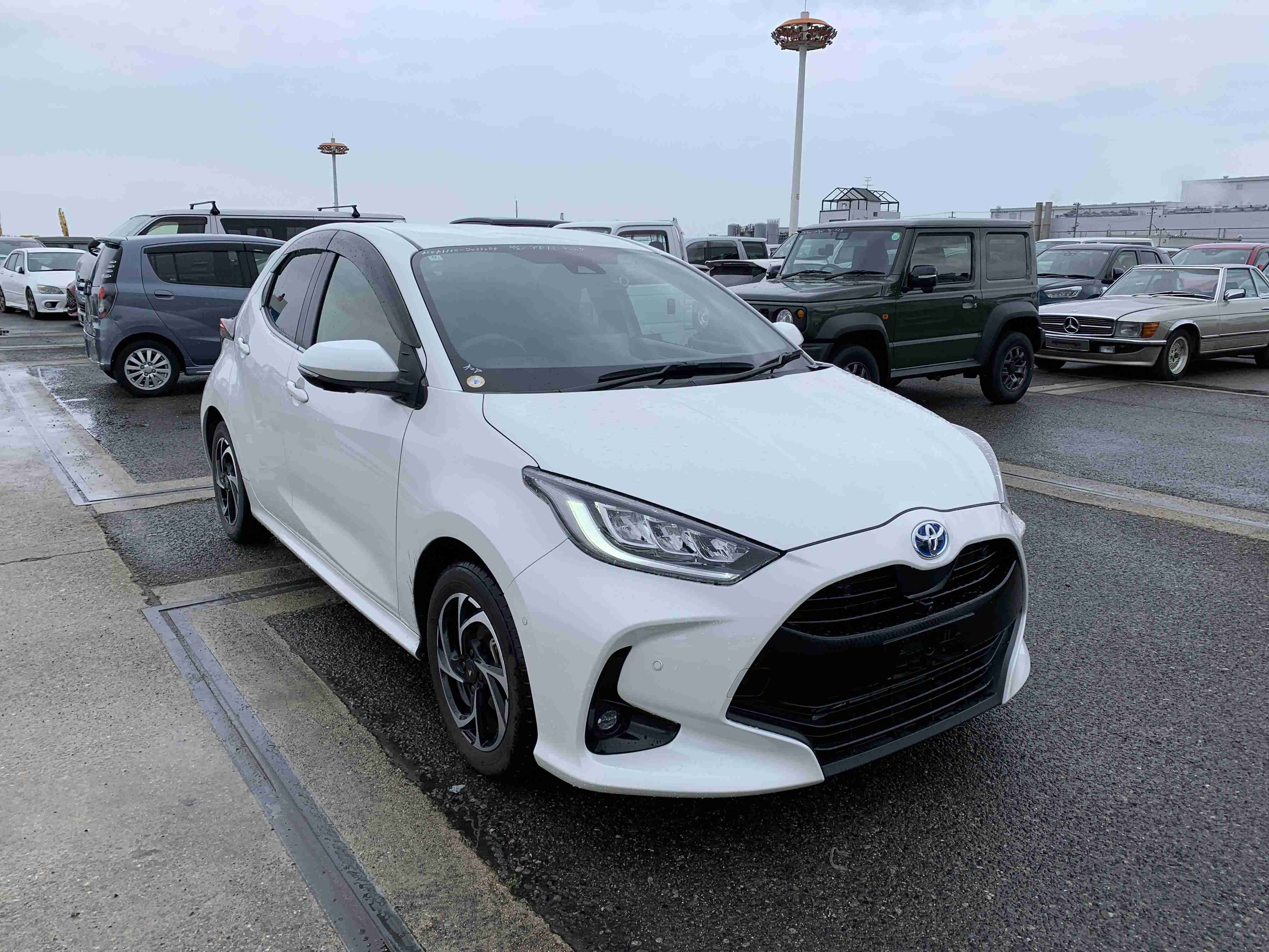 car-img