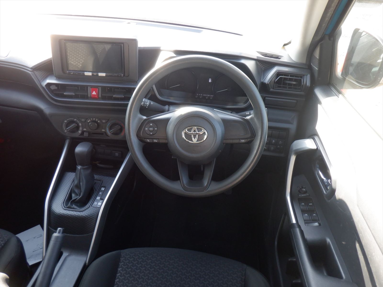 car-img