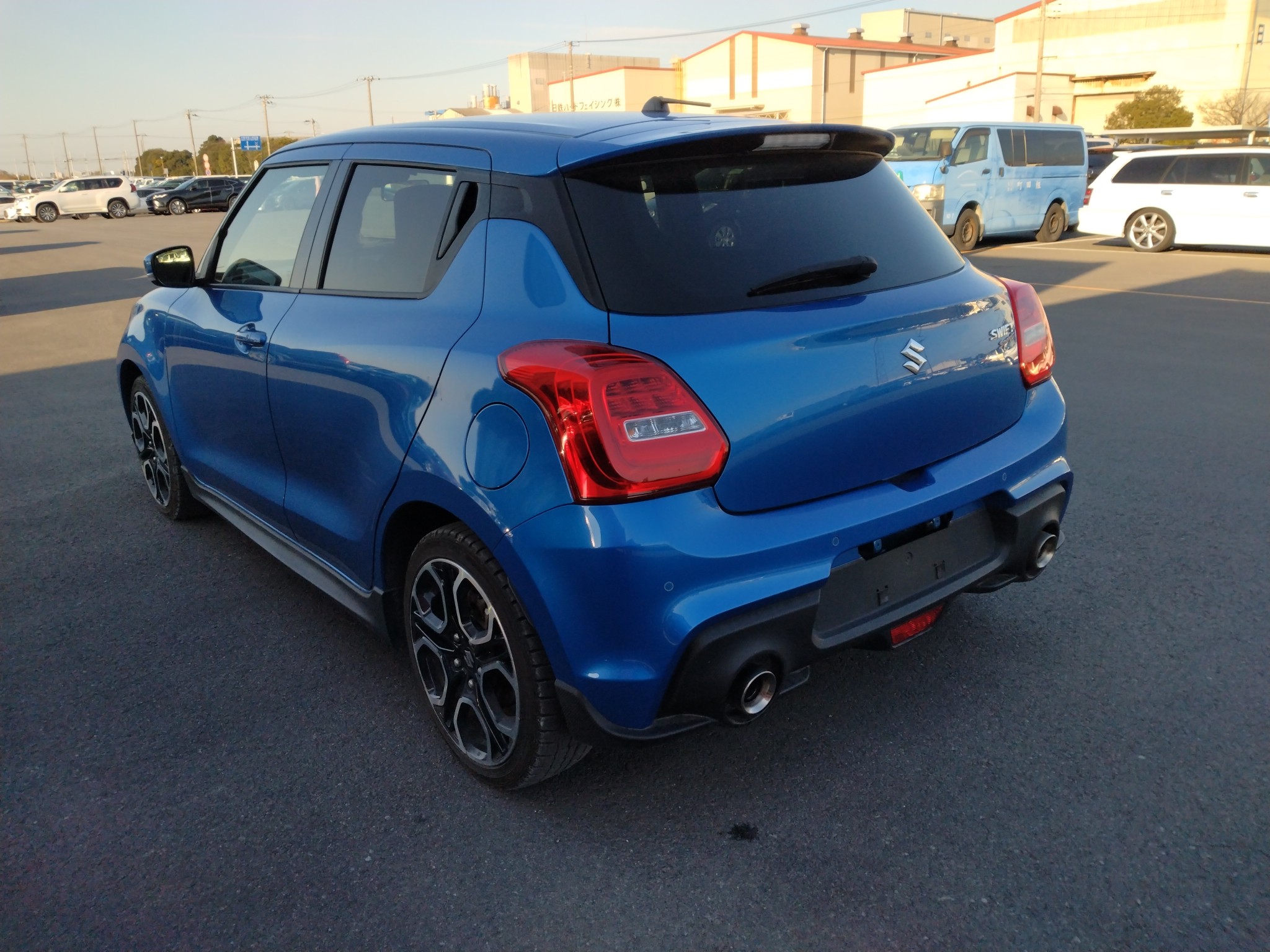car-img