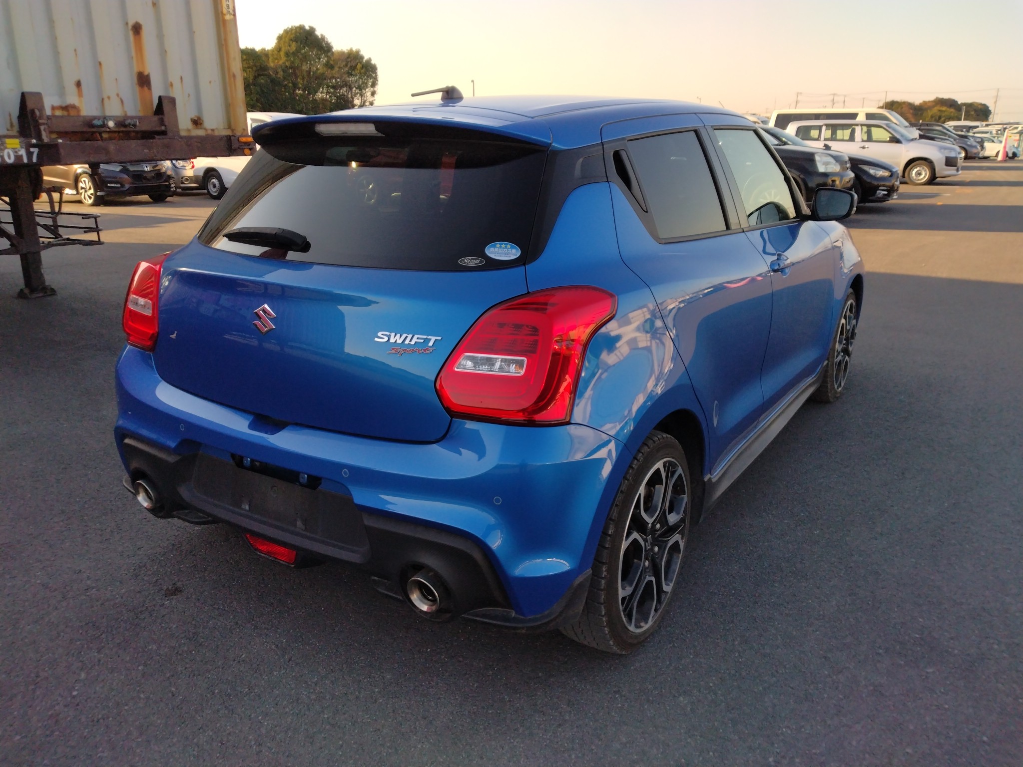 car-img