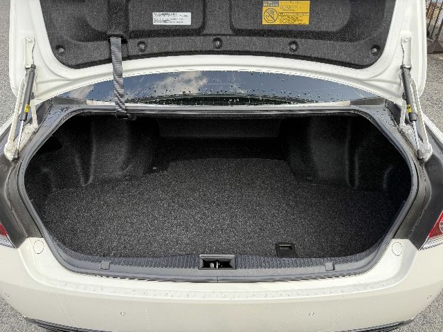 car-img