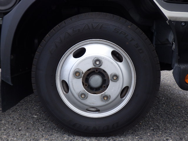 car-img