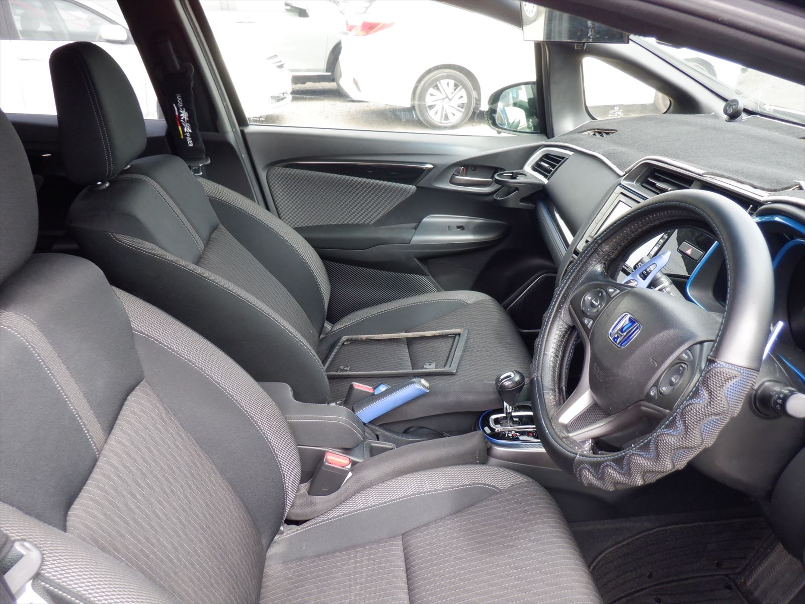 car-img