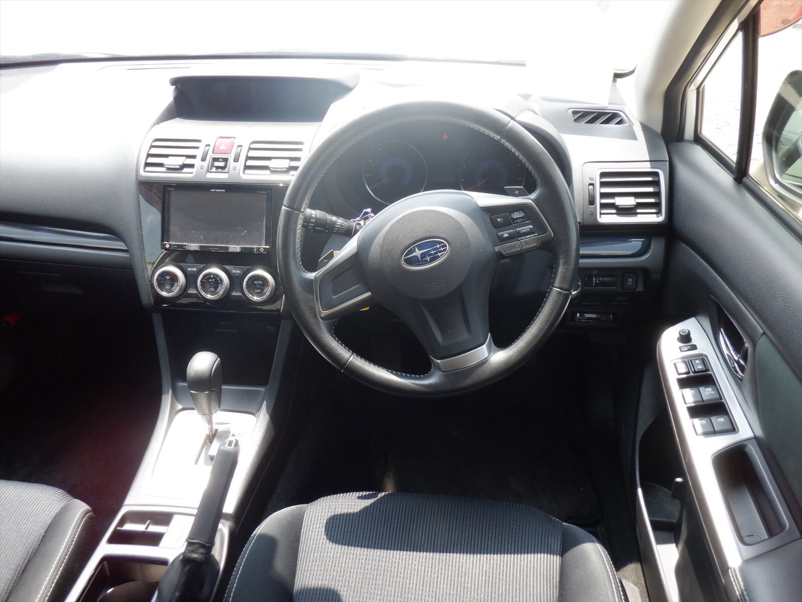 car-img