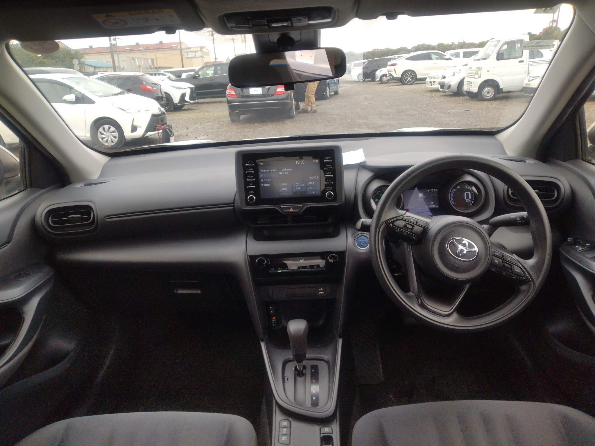 car-img