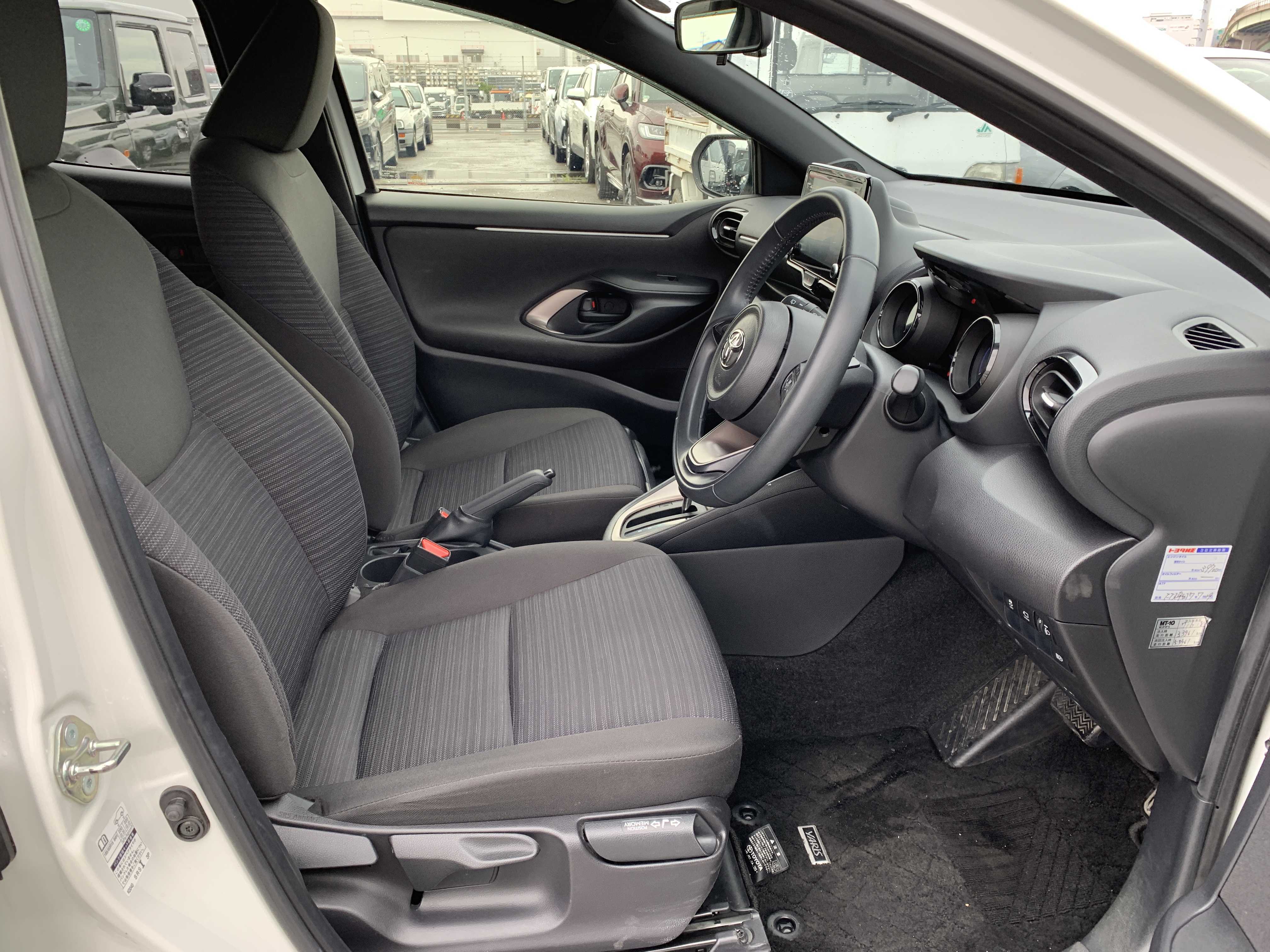 car-img