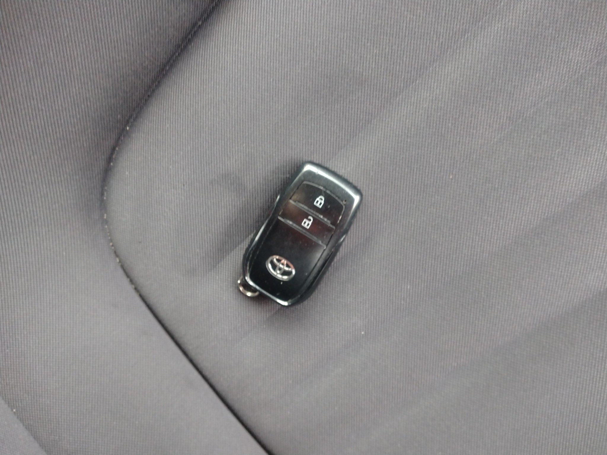 car-img