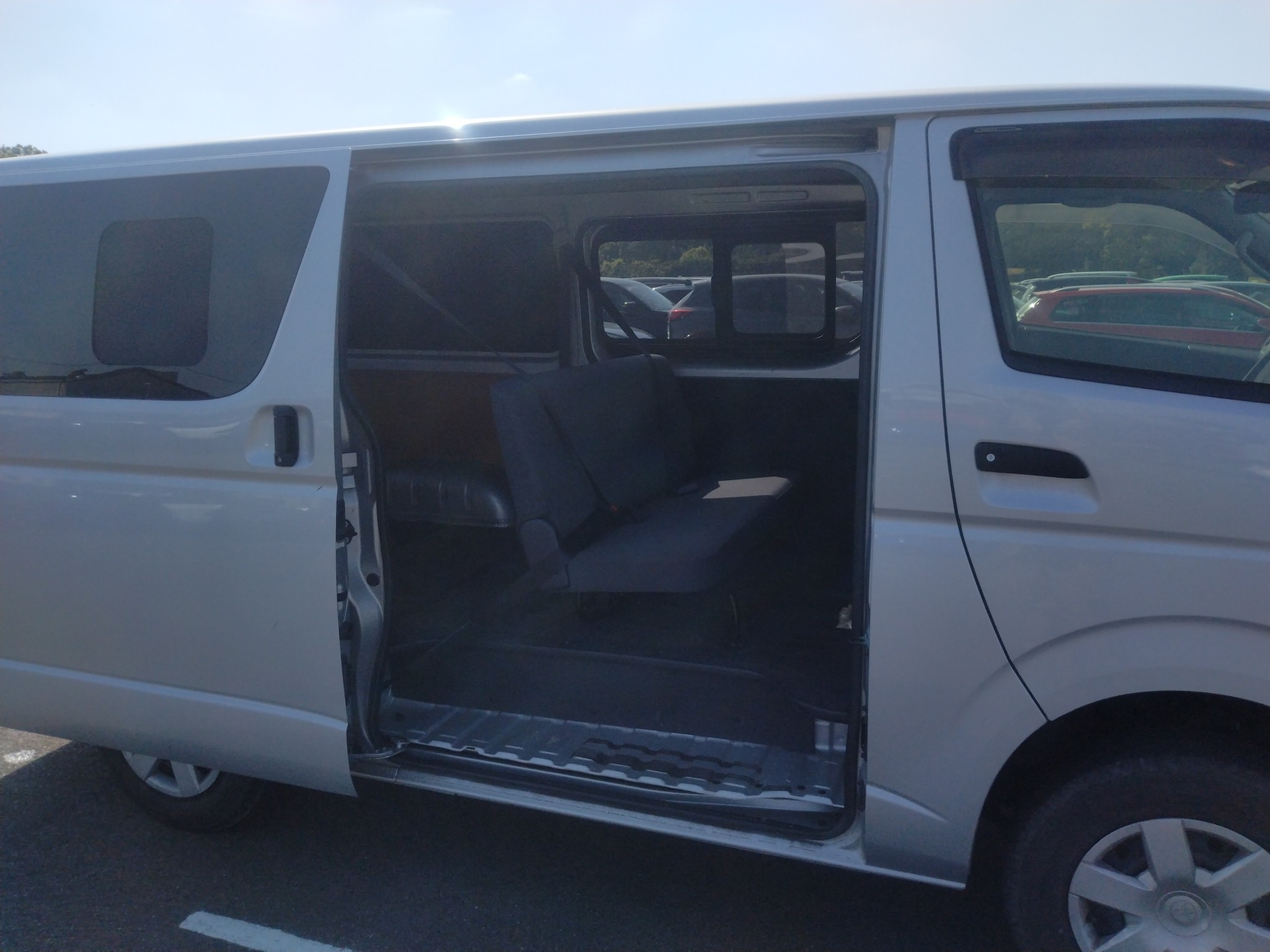 car-img