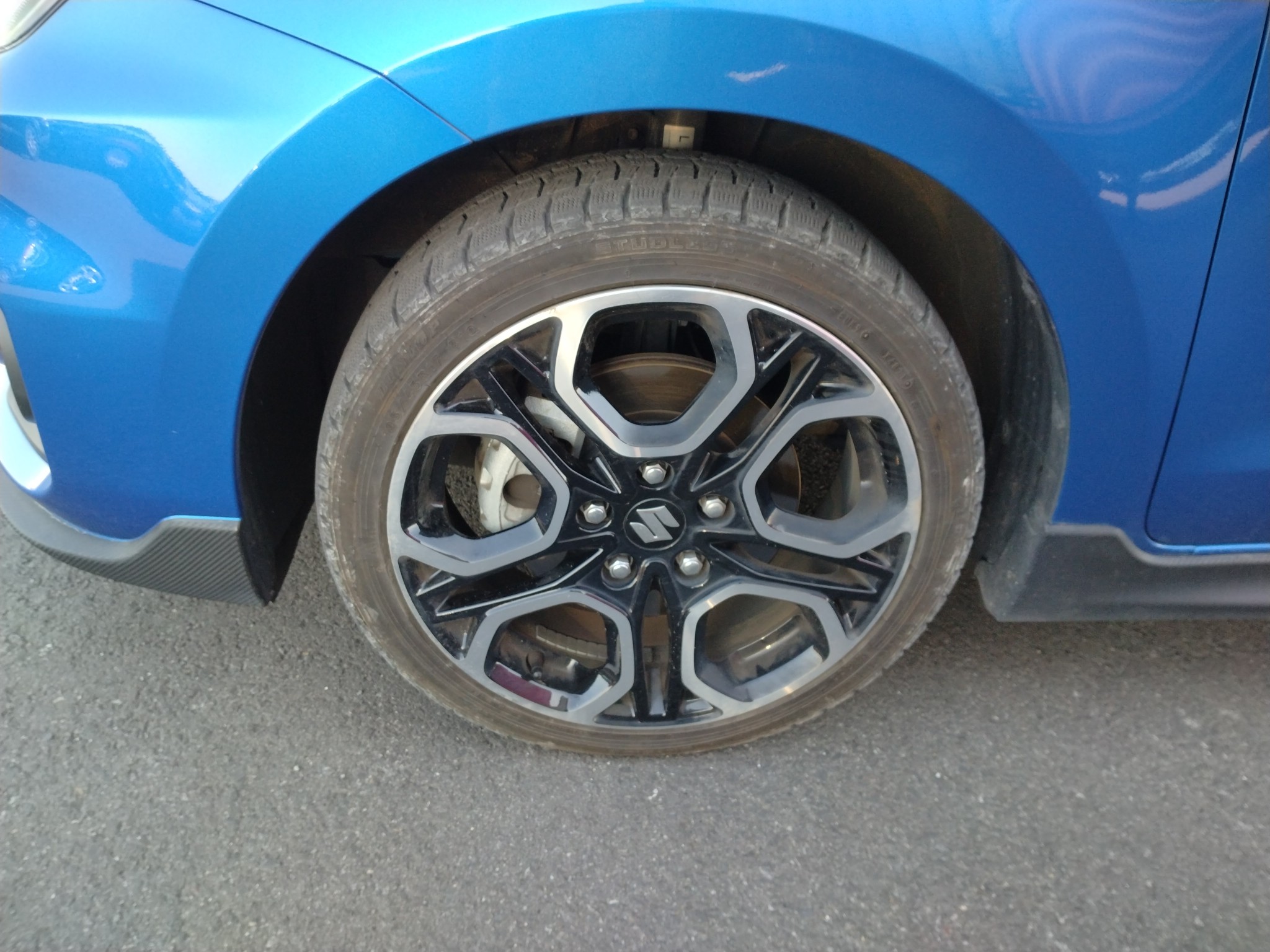 car-img