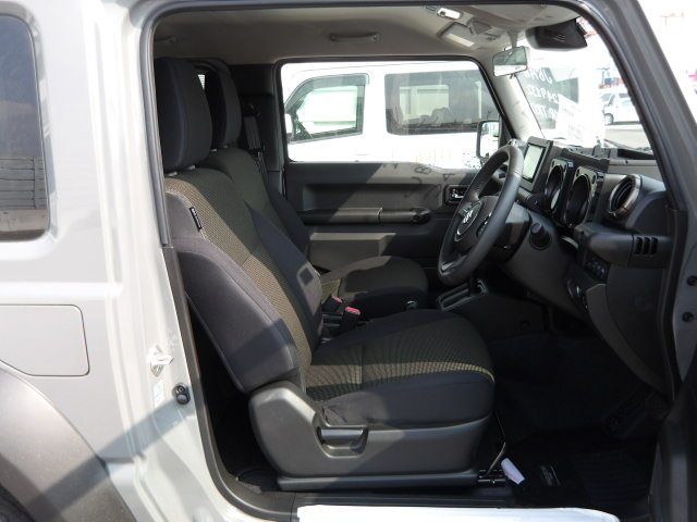car-img