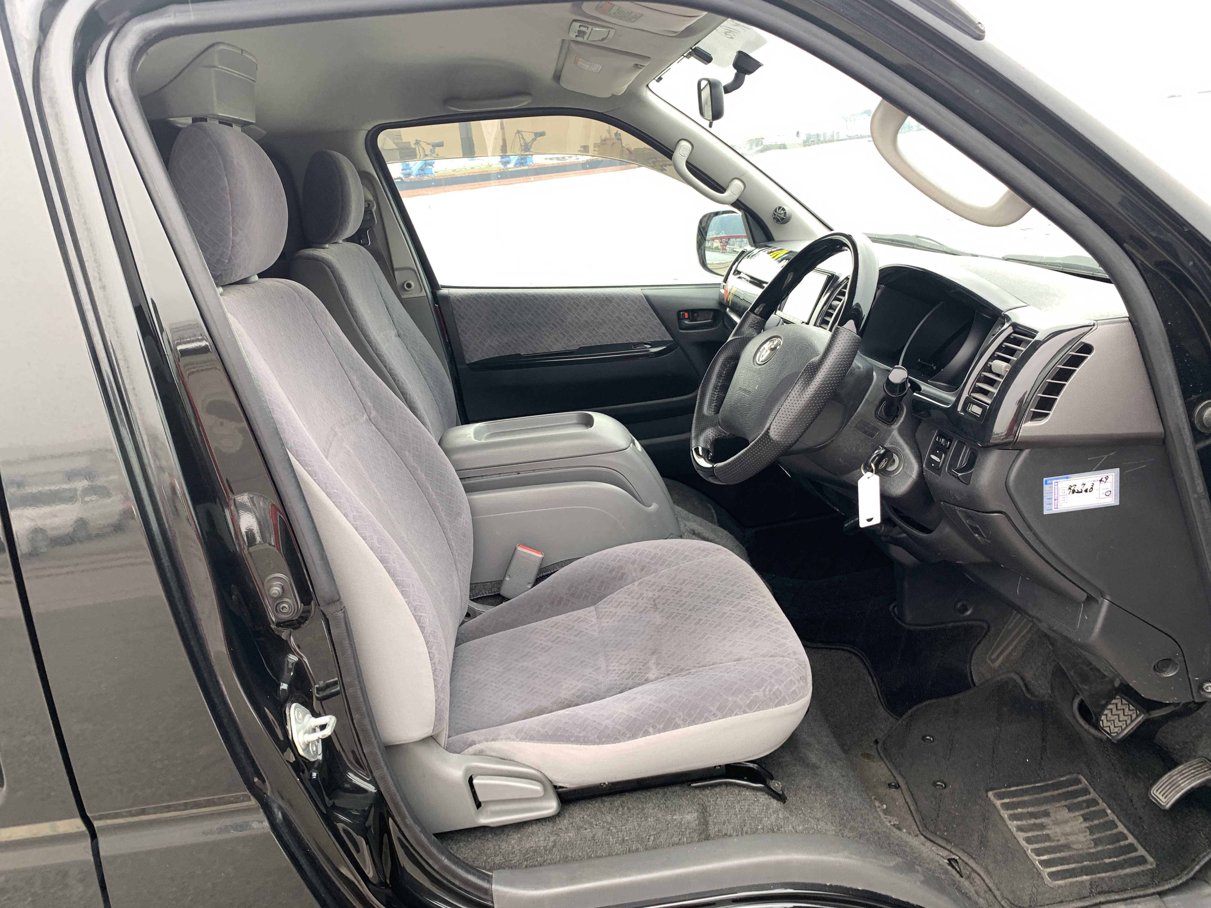 car-img