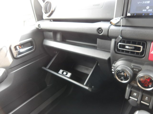 car-img