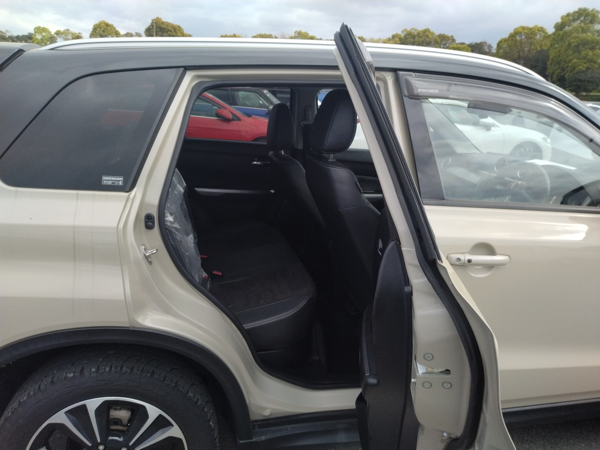car-img