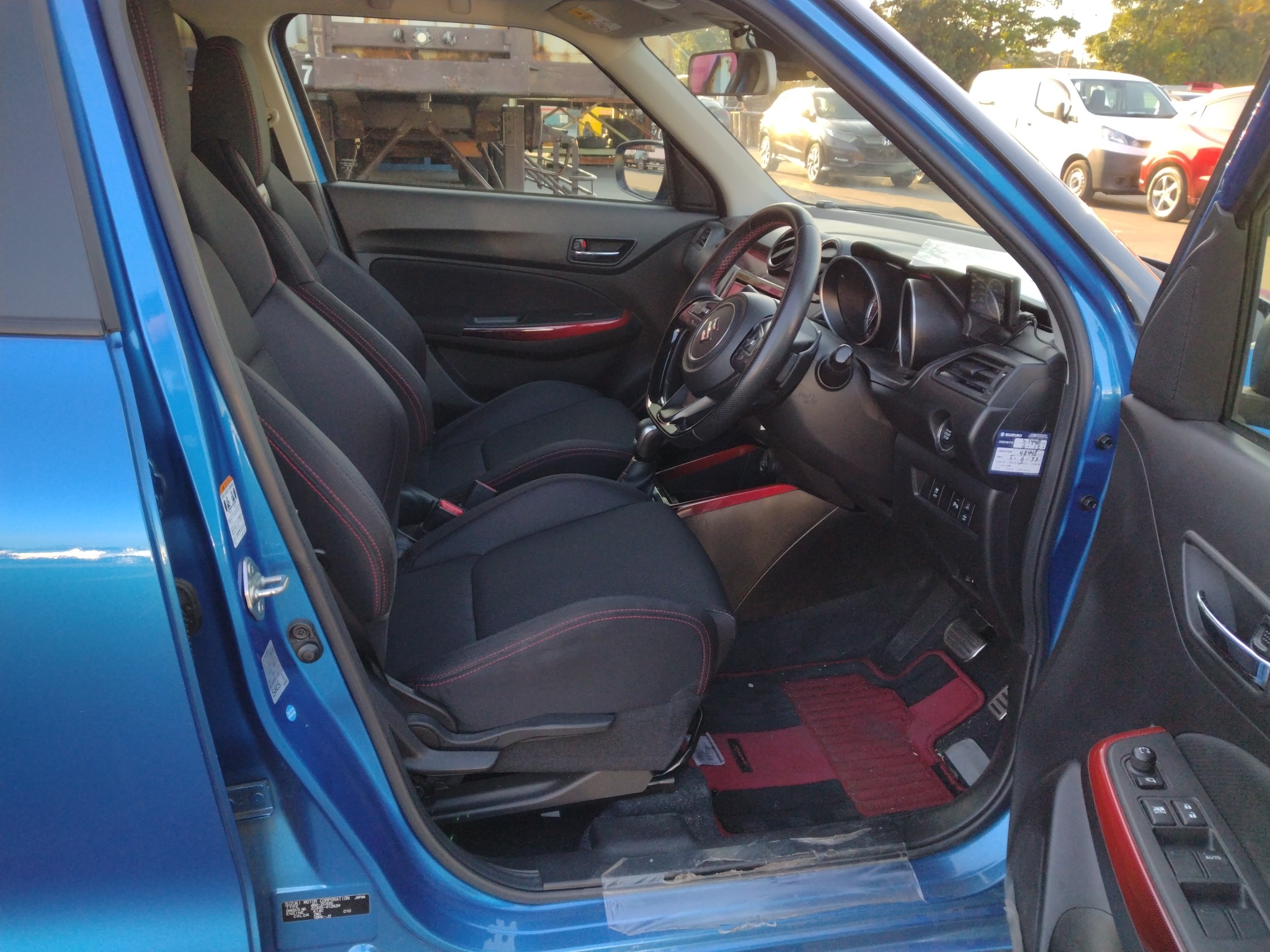 car-img