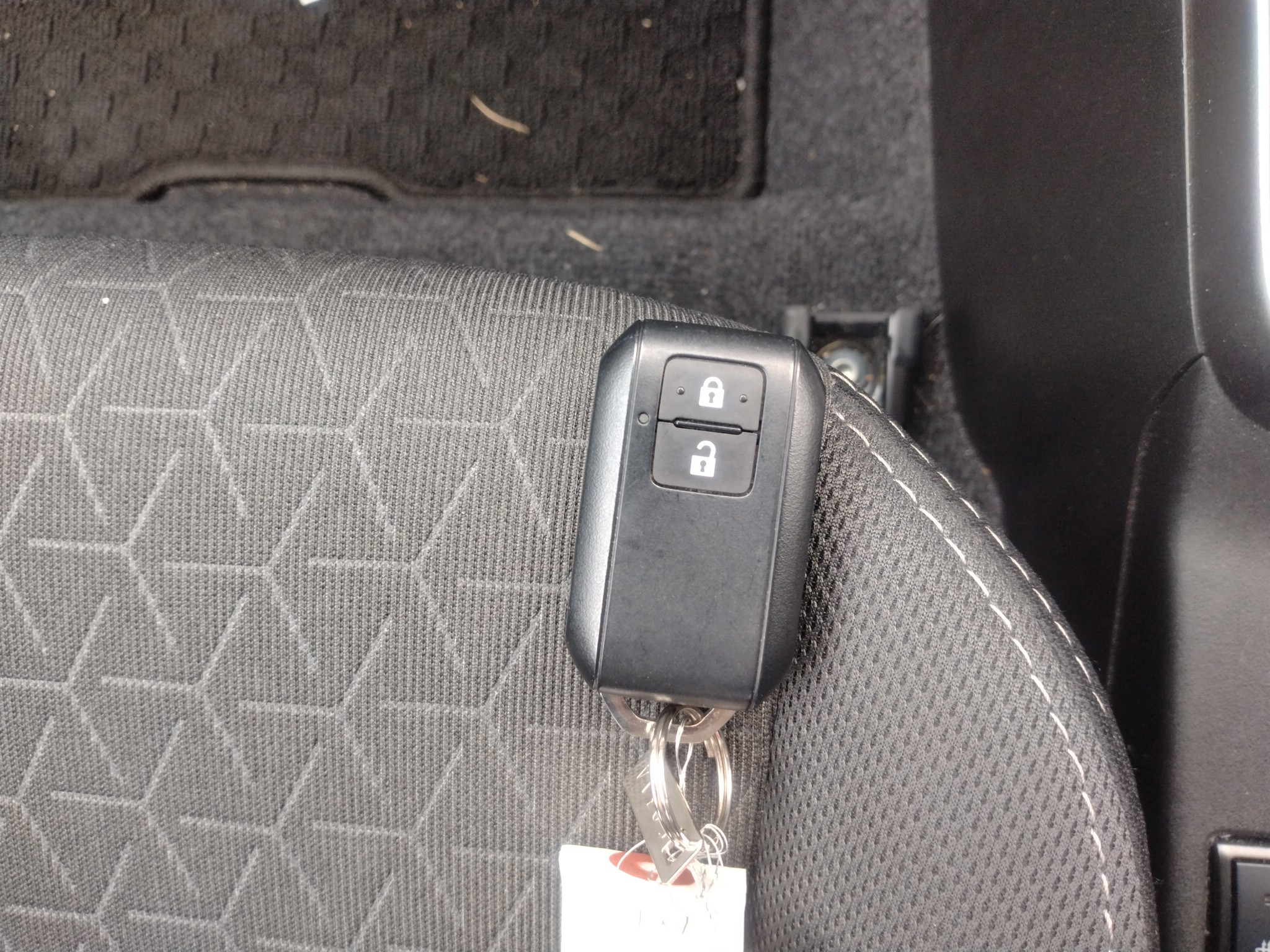 car-img