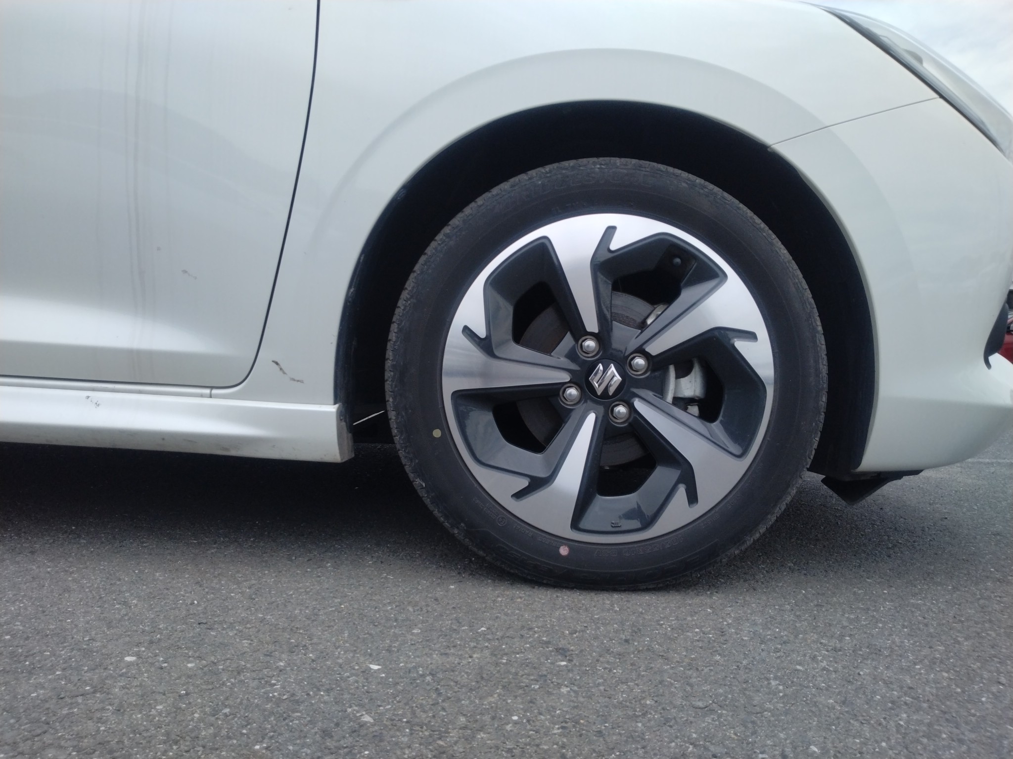 car-img